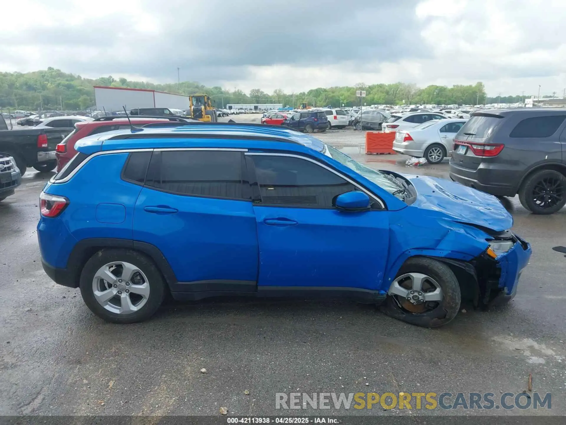 13 Photograph of a damaged car 3C4NJCBB9LT236642 JEEP COMPASS 2020