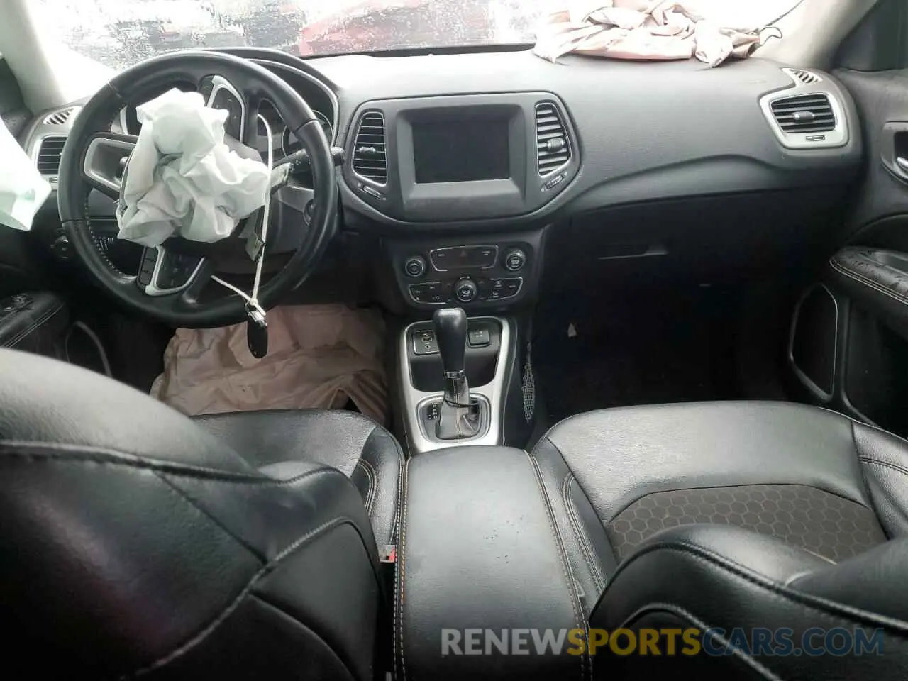 8 Photograph of a damaged car 3C4NJCBBXLT153012 JEEP COMPASS 2020