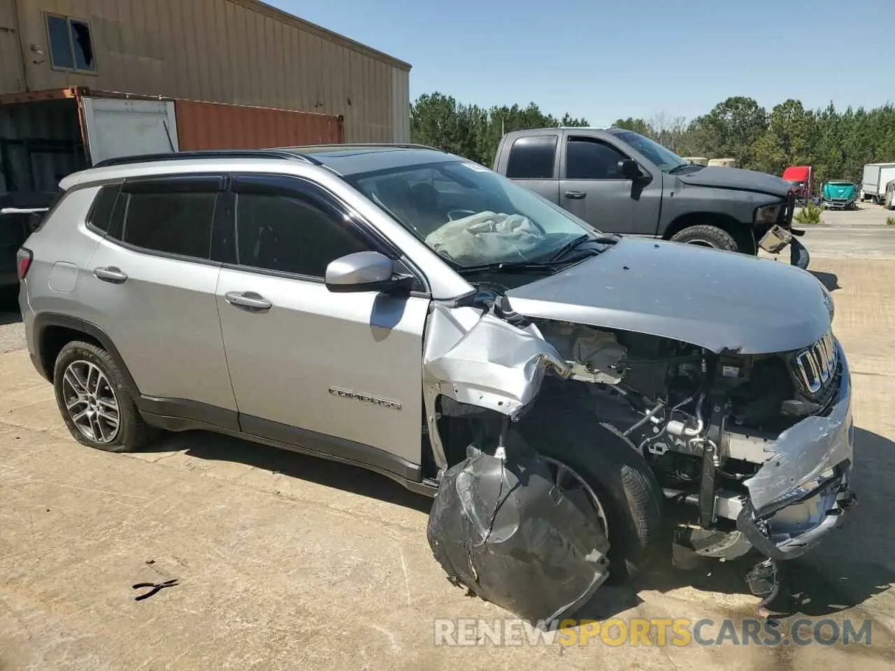 4 Photograph of a damaged car 3C4NJCBBXLT205996 JEEP COMPASS 2020