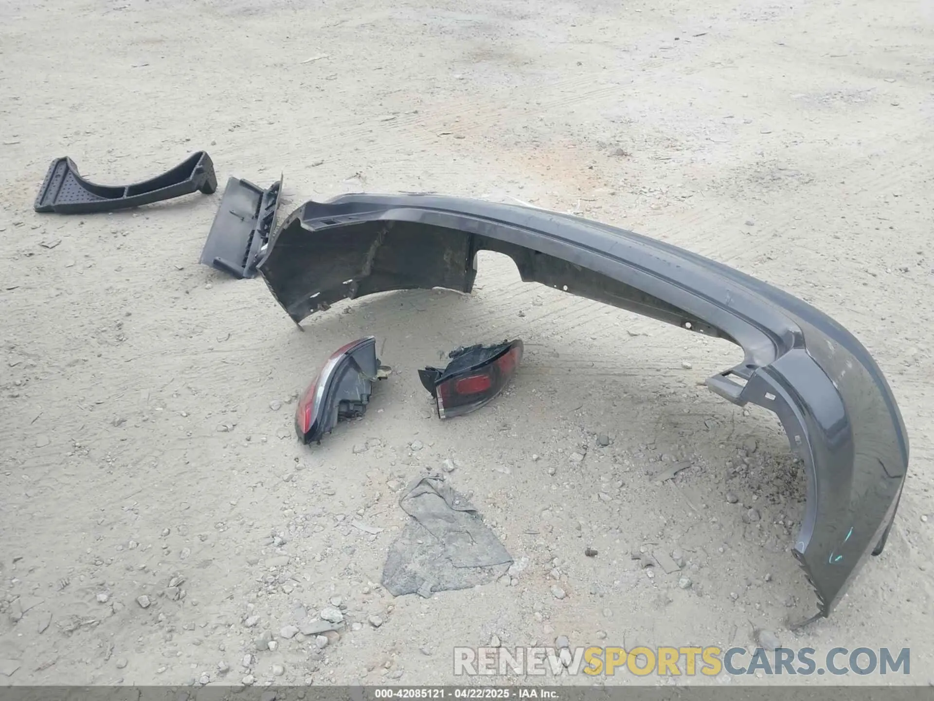 12 Photograph of a damaged car 3C4NJCCB0LT128635 JEEP COMPASS 2020