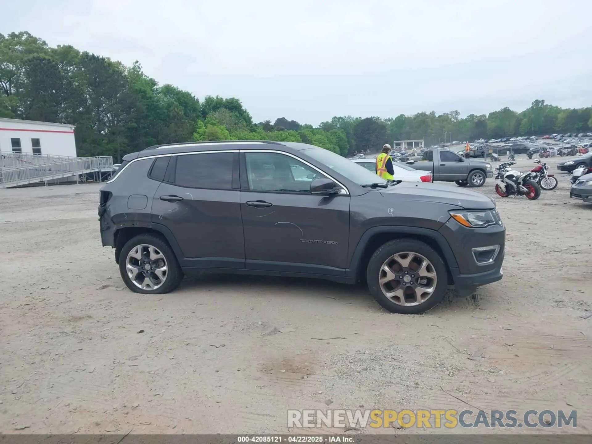 14 Photograph of a damaged car 3C4NJCCB0LT128635 JEEP COMPASS 2020