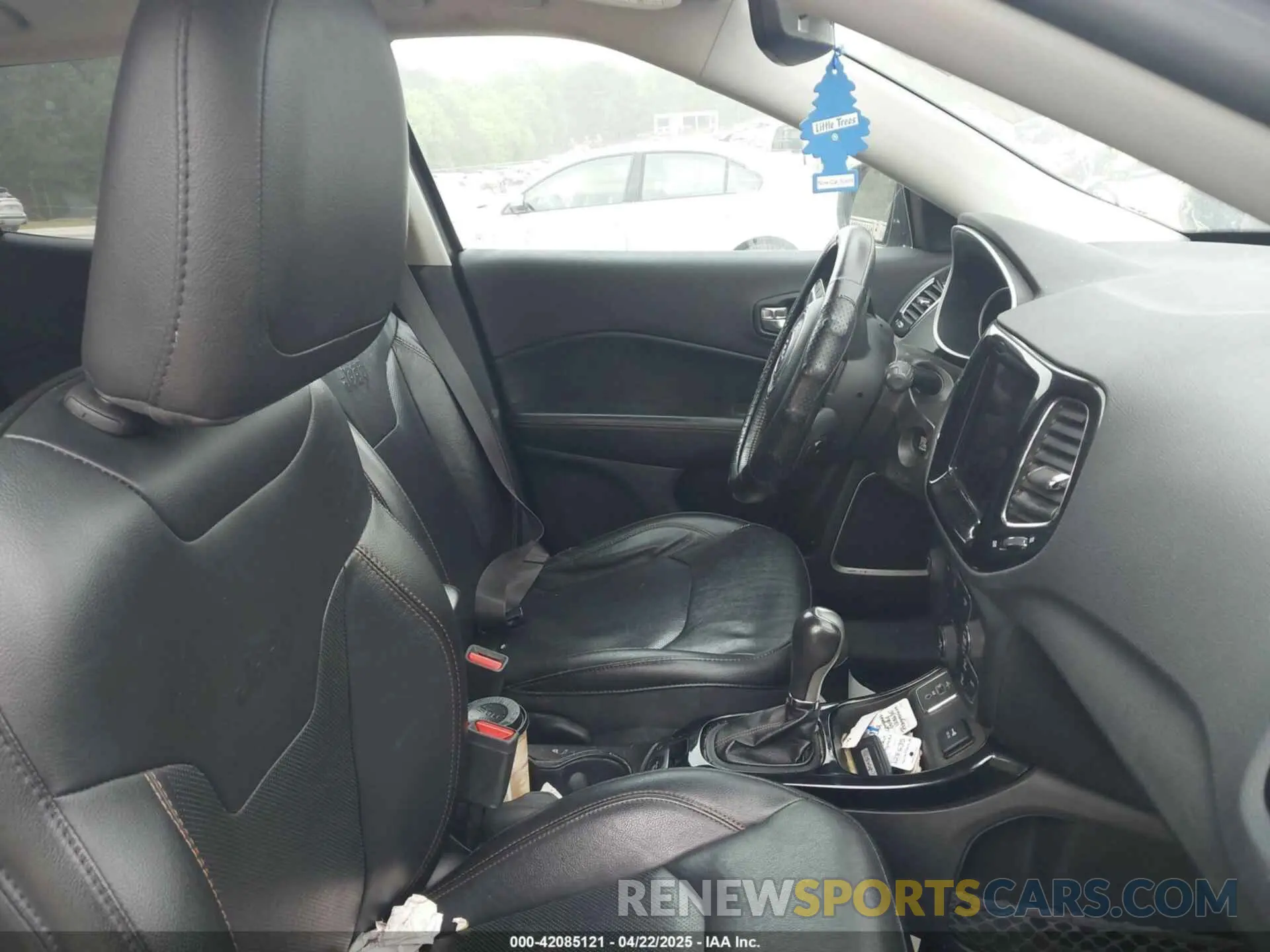 5 Photograph of a damaged car 3C4NJCCB0LT128635 JEEP COMPASS 2020