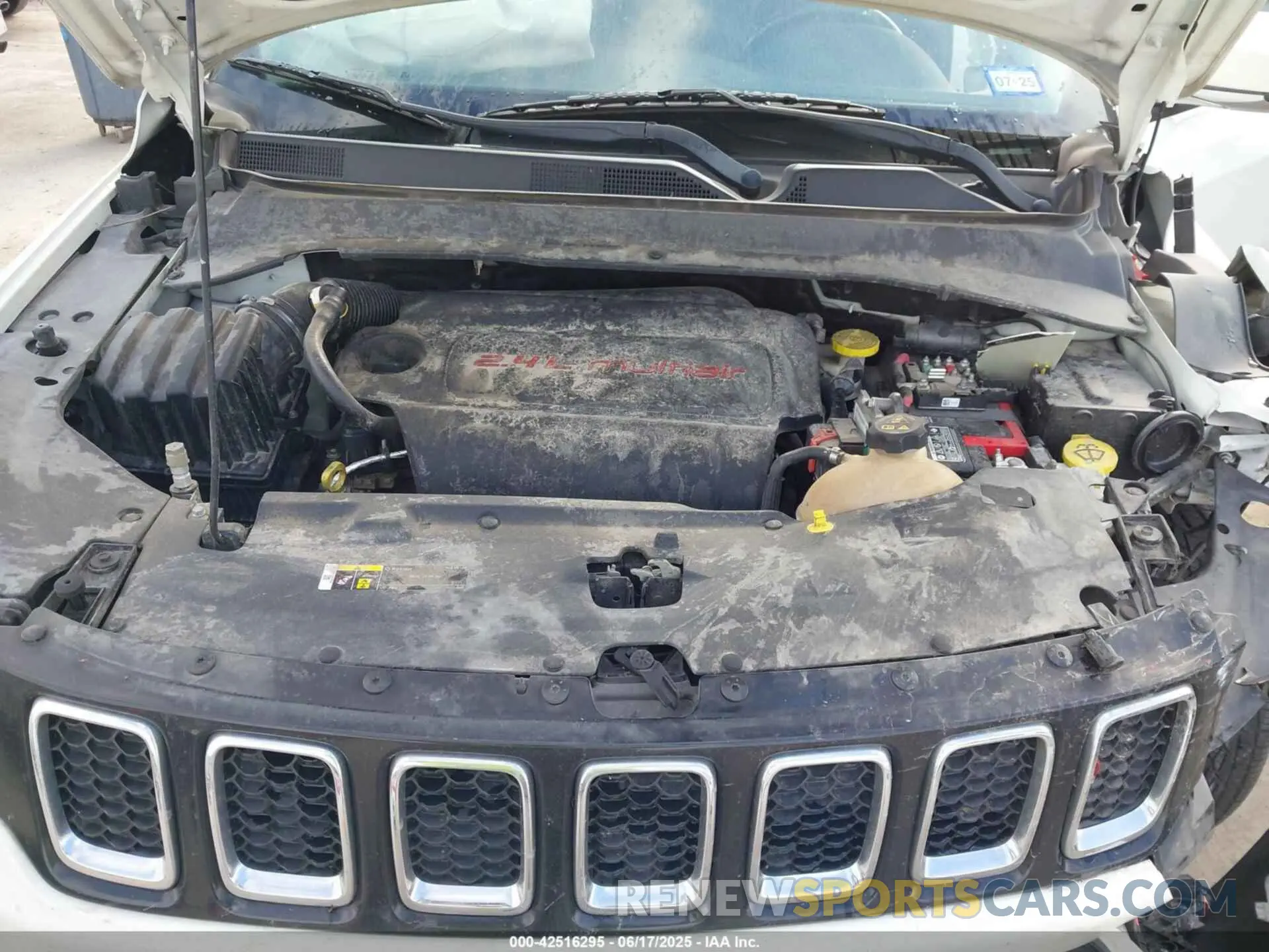 10 Photograph of a damaged car 3C4NJCCB1LT114565 JEEP COMPASS 2020