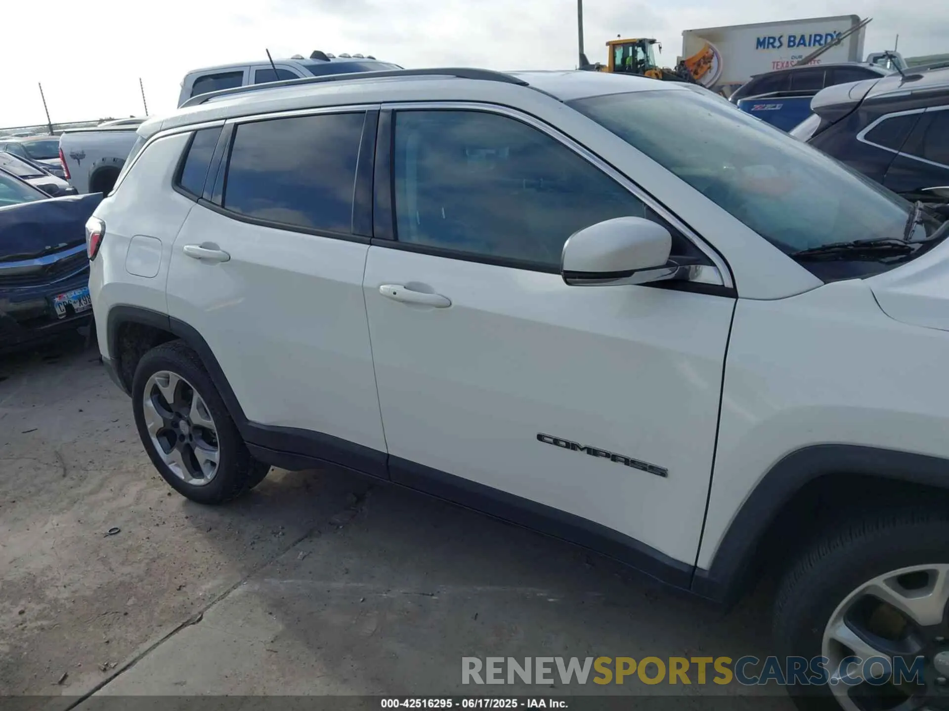 13 Photograph of a damaged car 3C4NJCCB1LT114565 JEEP COMPASS 2020
