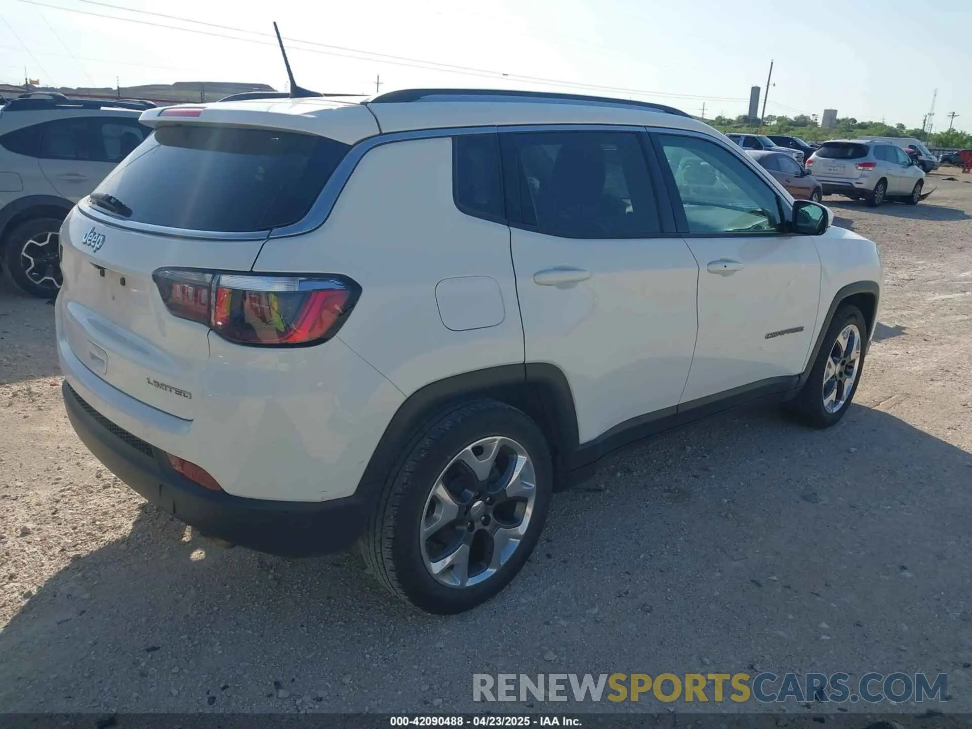 4 Photograph of a damaged car 3C4NJCCB1LT123329 JEEP COMPASS 2020