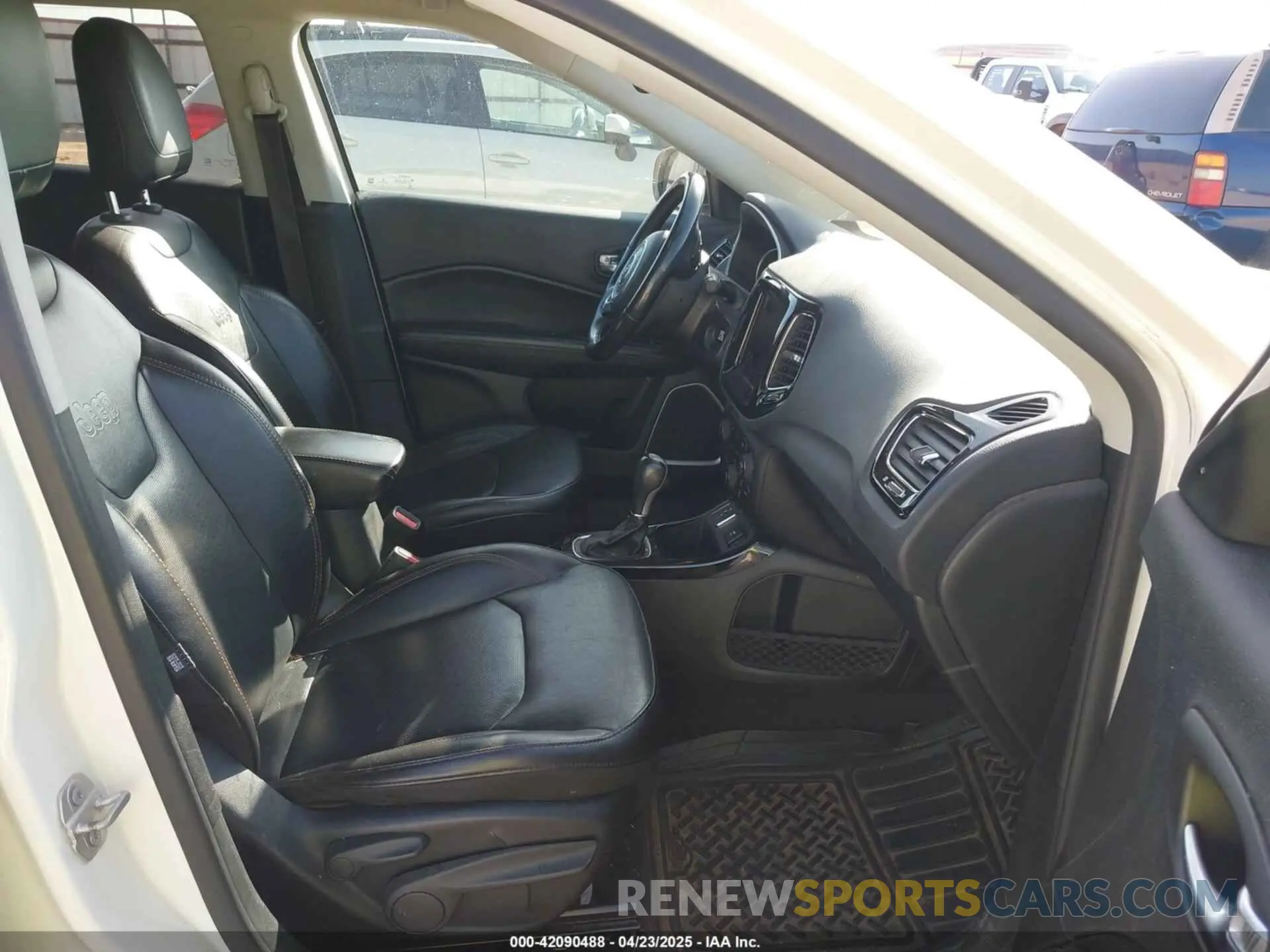 5 Photograph of a damaged car 3C4NJCCB1LT123329 JEEP COMPASS 2020