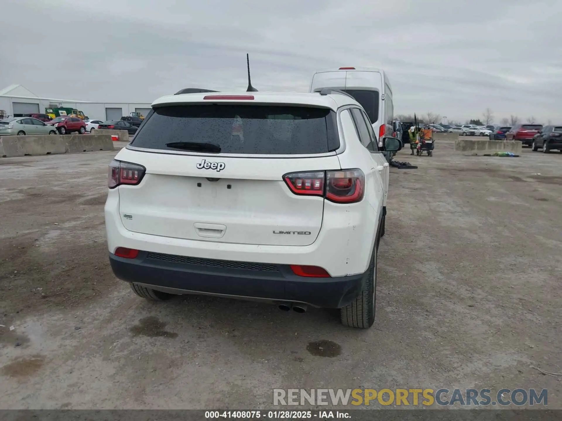 17 Photograph of a damaged car 3C4NJCCB1LT218568 JEEP COMPASS 2020