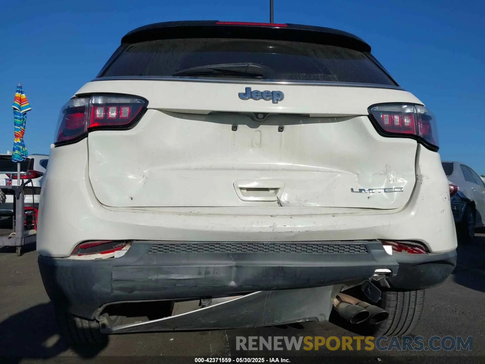 17 Photograph of a damaged car 3C4NJCCB2LT114607 JEEP COMPASS 2020