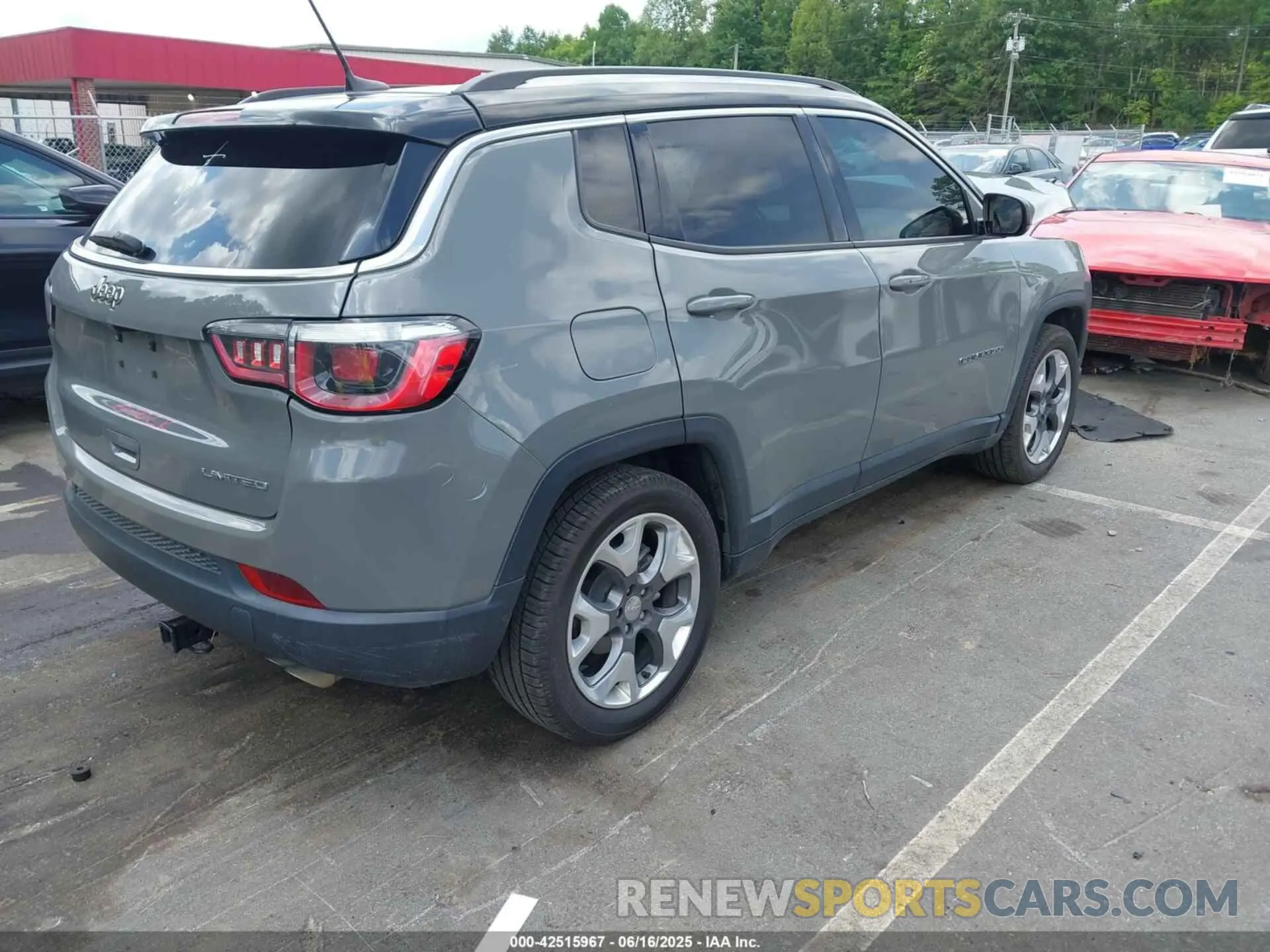 4 Photograph of a damaged car 3C4NJCCB5LT198373 JEEP COMPASS 2020