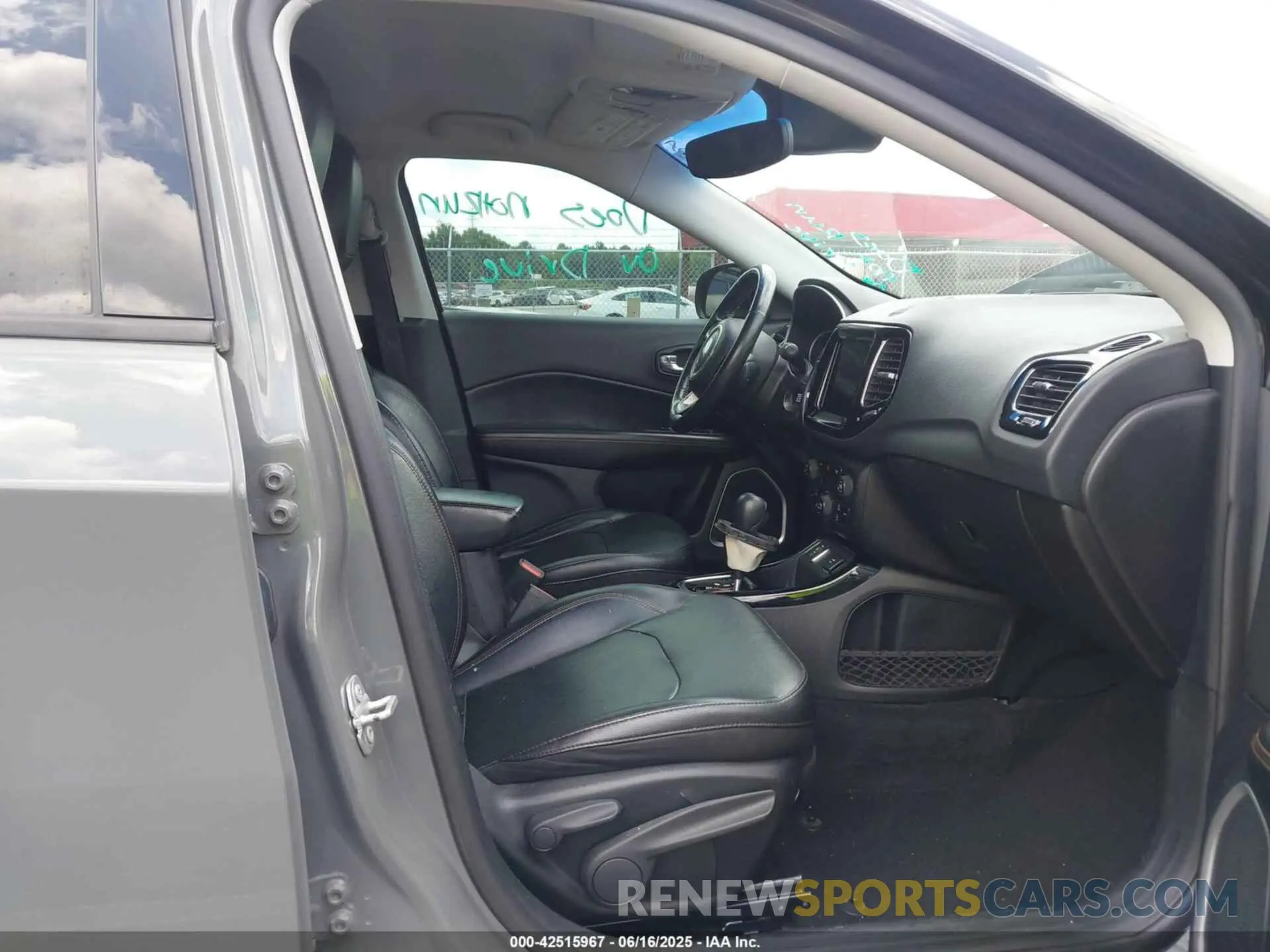 5 Photograph of a damaged car 3C4NJCCB5LT198373 JEEP COMPASS 2020