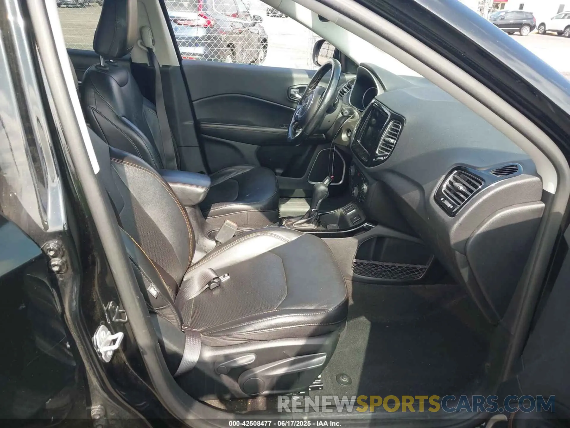 5 Photograph of a damaged car 3C4NJCCB6LT218582 JEEP COMPASS 2020