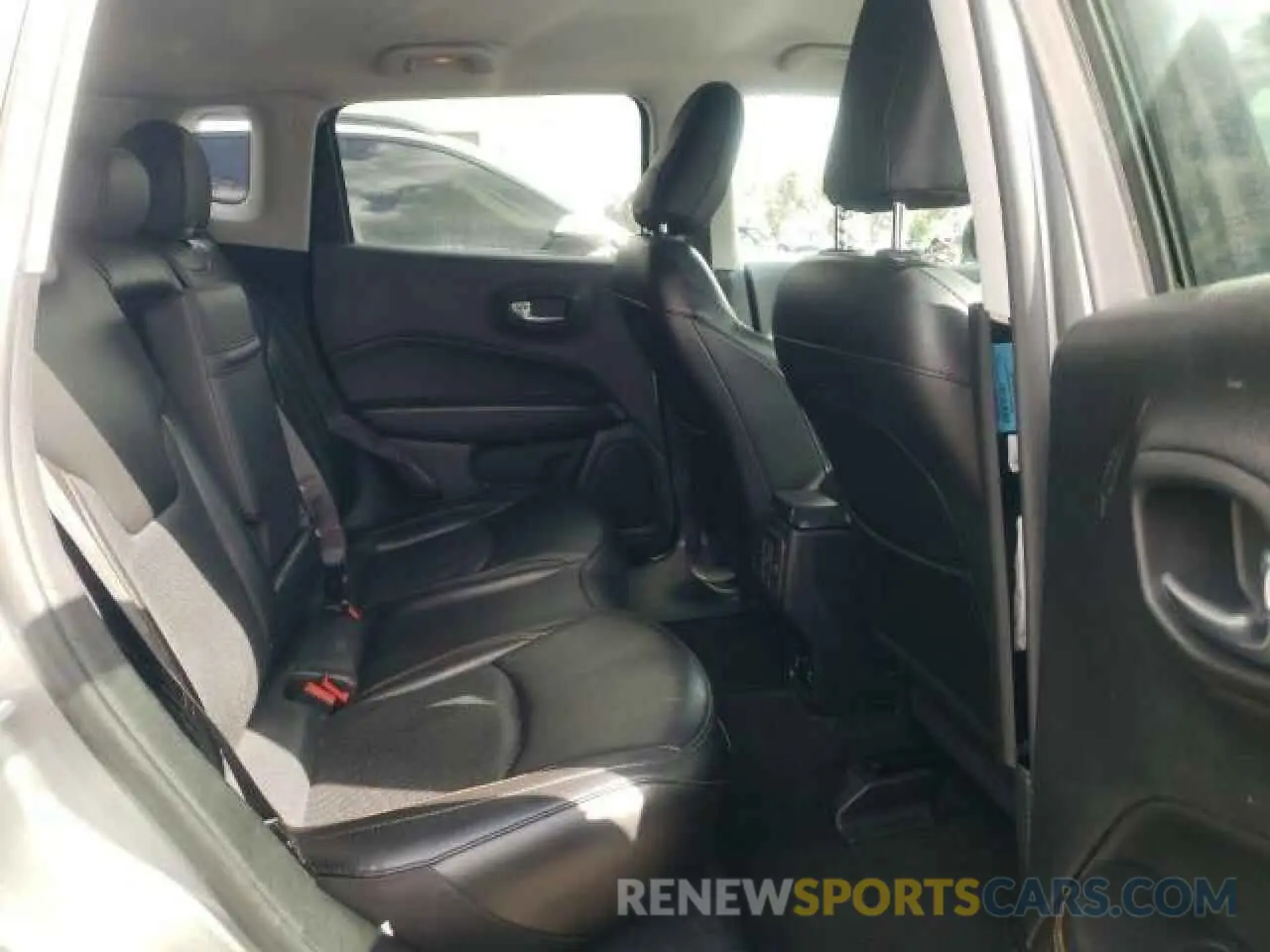 10 Photograph of a damaged car 3C4NJCCB7LT114456 JEEP COMPASS 2020