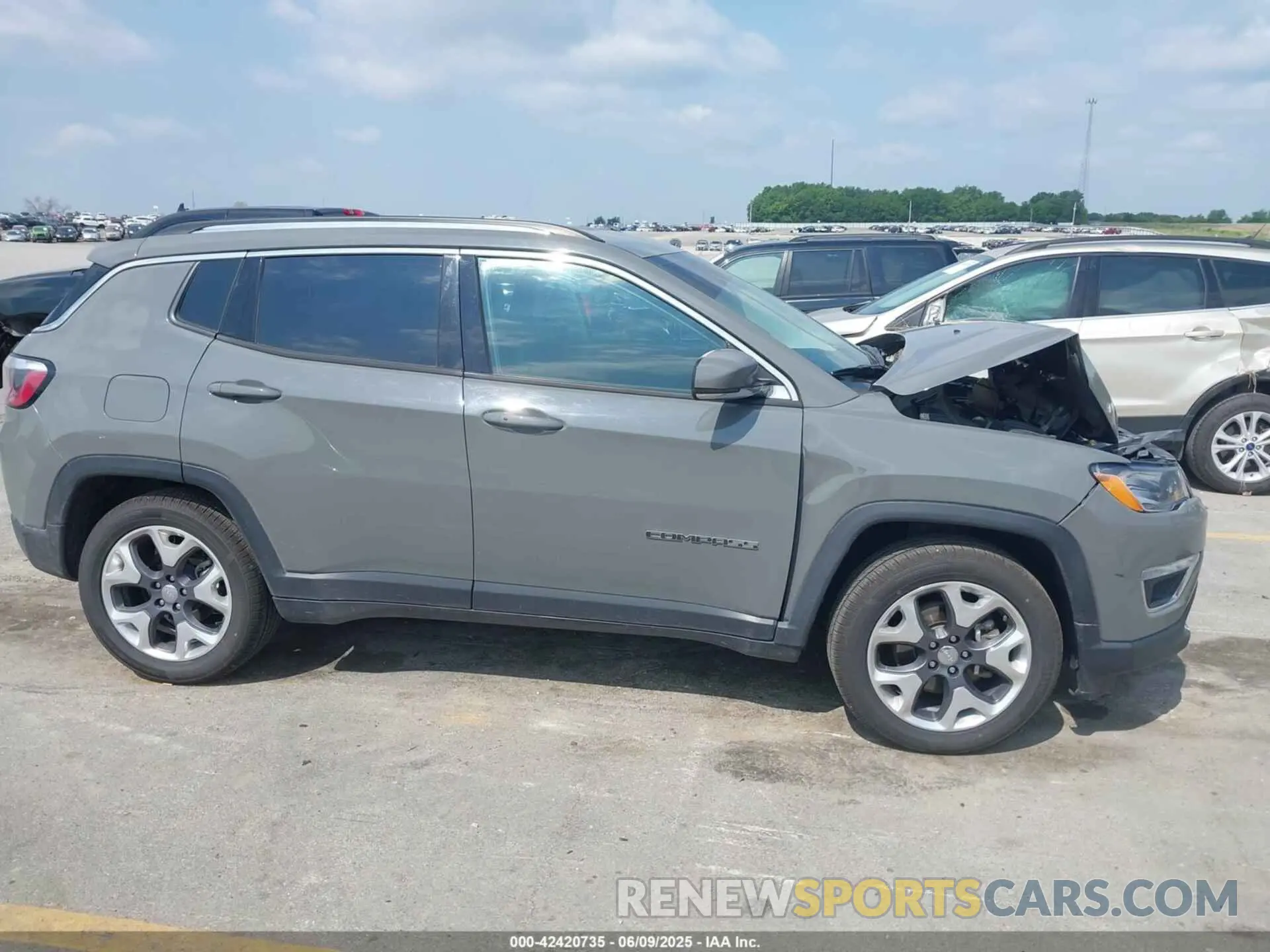 13 Photograph of a damaged car 3C4NJCCB8LT128866 JEEP COMPASS 2020