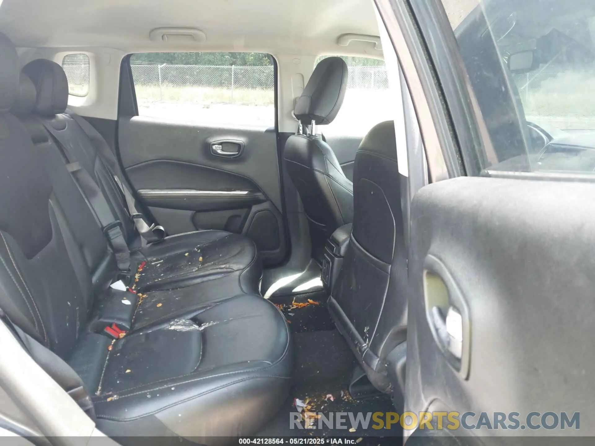 8 Photograph of a damaged car 3C4NJCCB8LT158403 JEEP COMPASS 2020