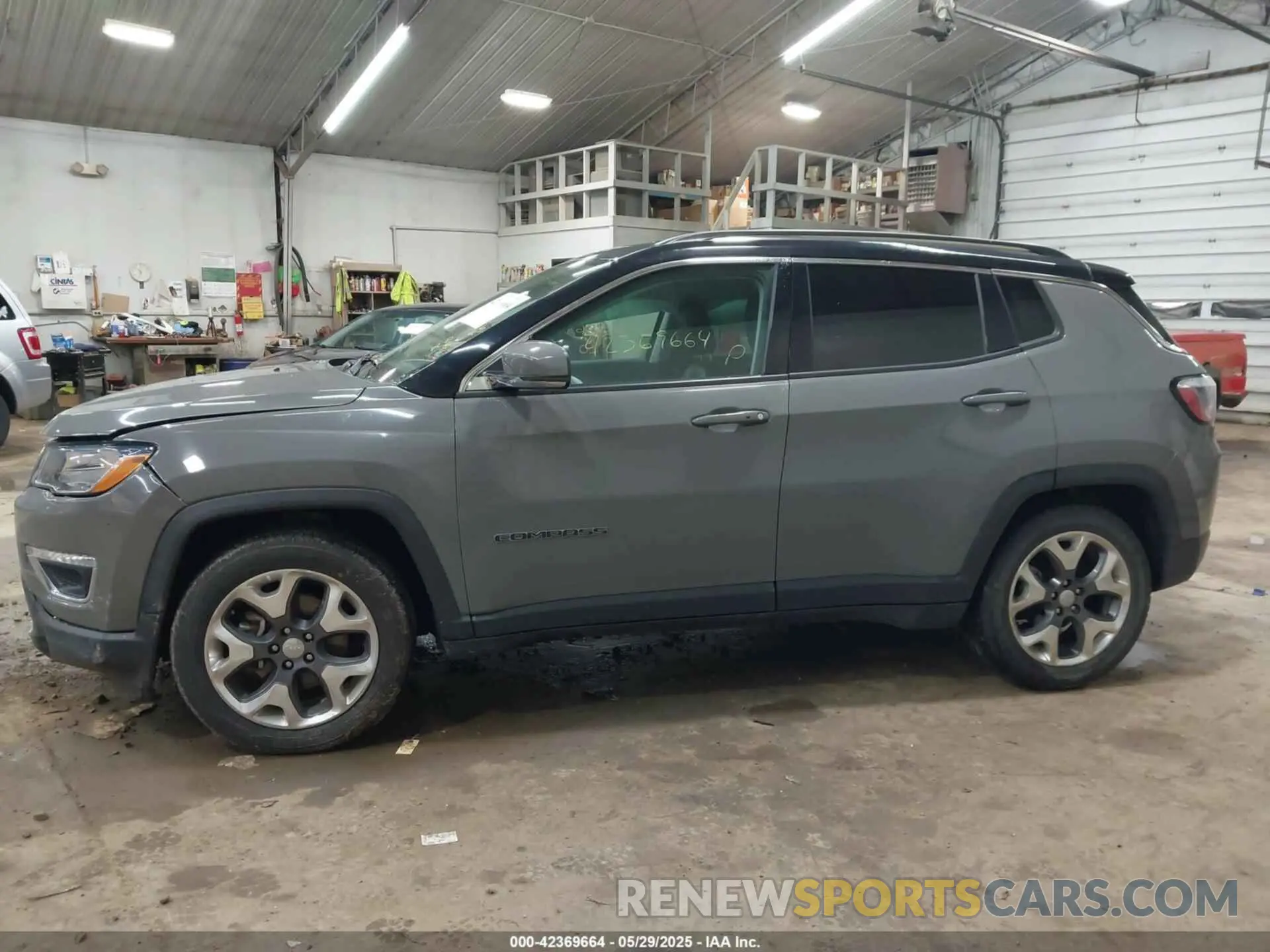 14 Photograph of a damaged car 3C4NJCCB9LT108111 JEEP COMPASS 2020