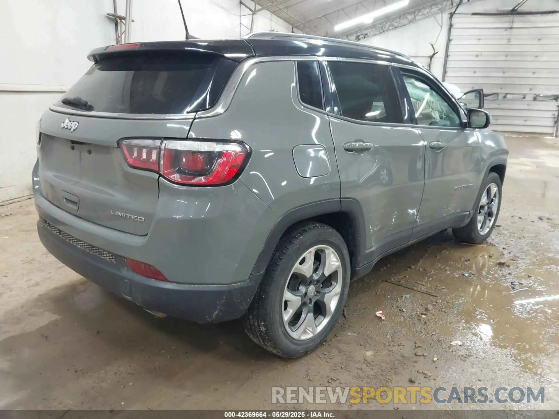 4 Photograph of a damaged car 3C4NJCCB9LT108111 JEEP COMPASS 2020