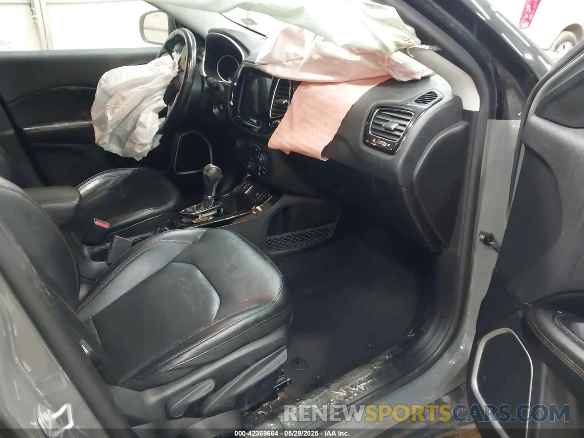 5 Photograph of a damaged car 3C4NJCCB9LT108111 JEEP COMPASS 2020