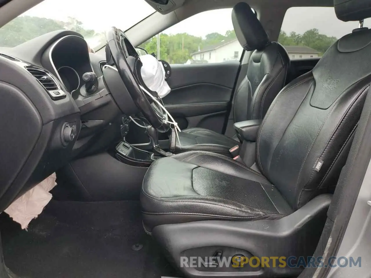 7 Photograph of a damaged car 3C4NJCCBXLT211330 JEEP COMPASS 2020