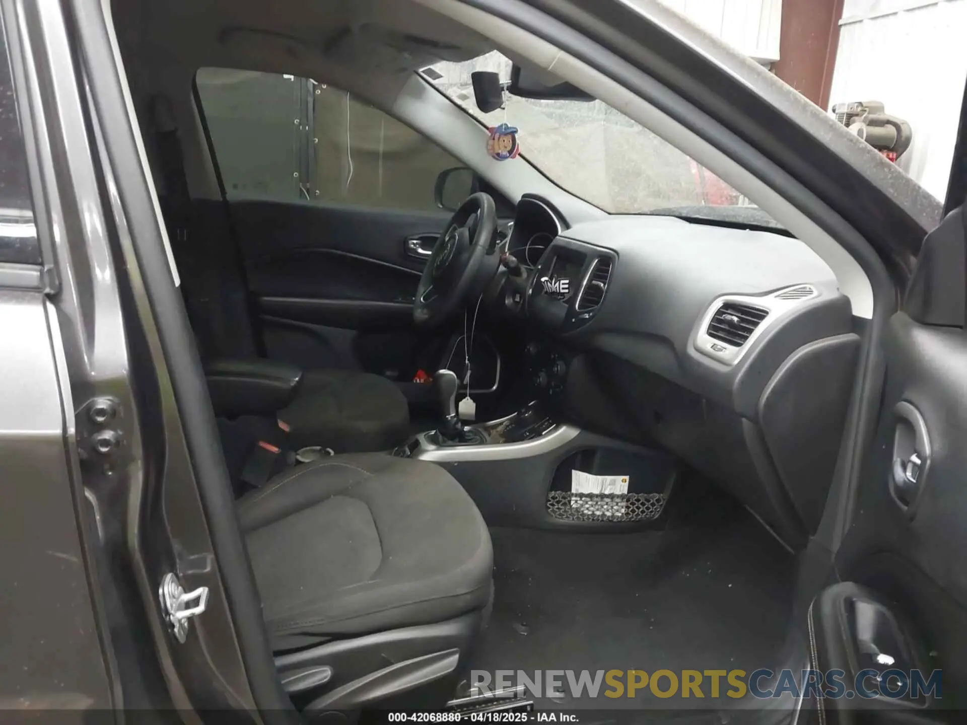 5 Photograph of a damaged car 3C4NJDAB0LT145542 JEEP COMPASS 2020