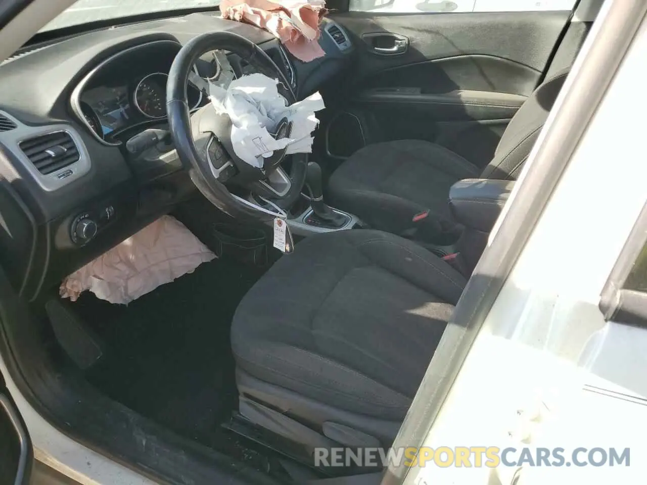 7 Photograph of a damaged car 3C4NJDAB1LT132704 JEEP COMPASS 2020
