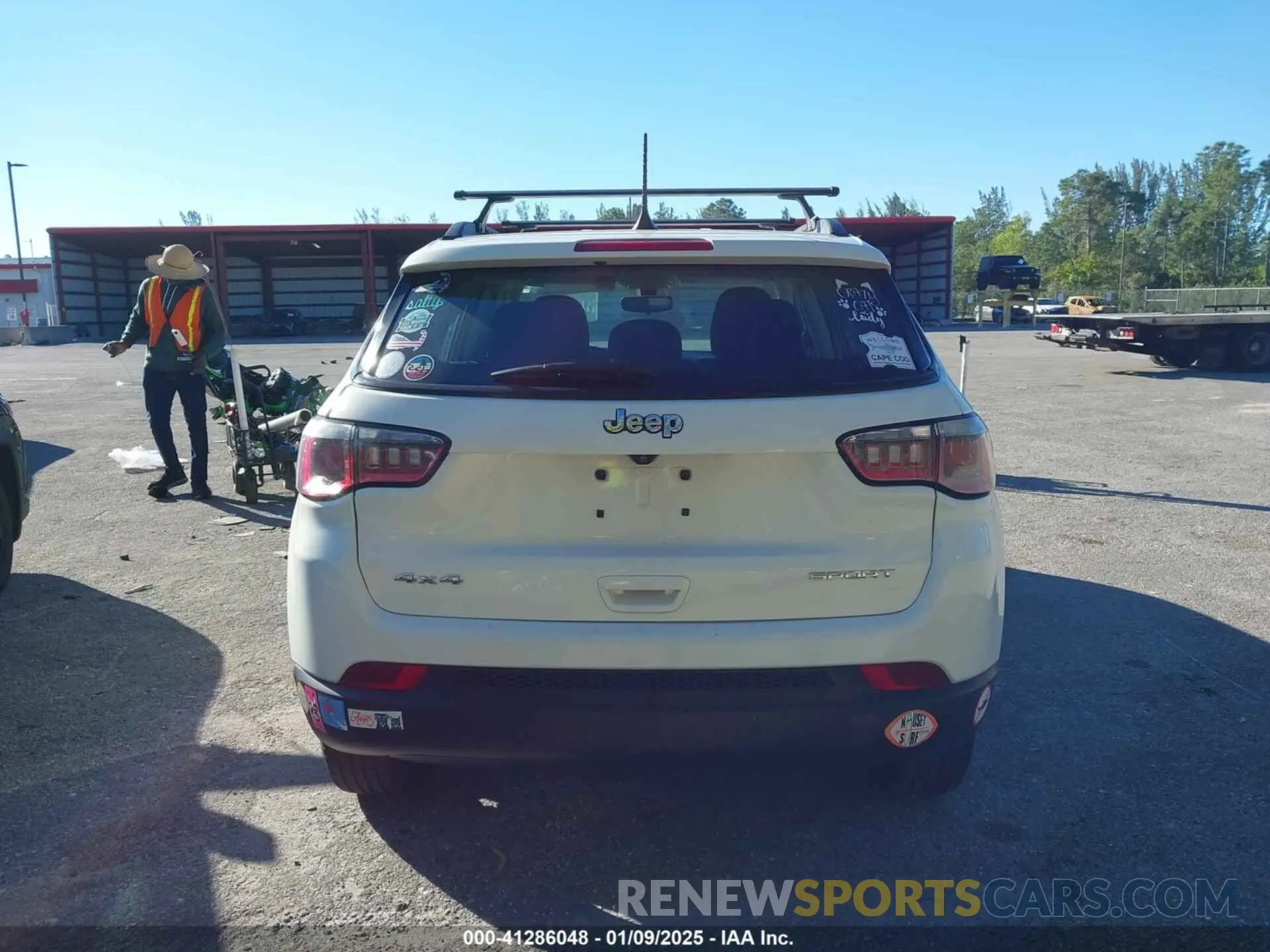 15 Photograph of a damaged car 3C4NJDAB3LT210111 JEEP COMPASS 2020