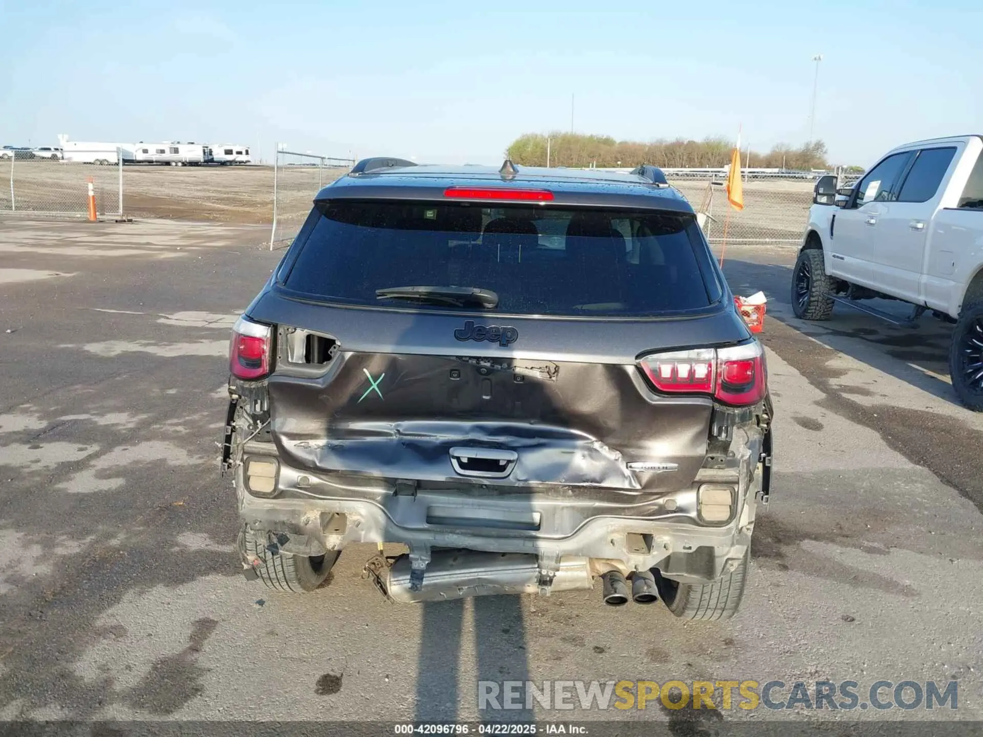 17 Photograph of a damaged car 3C4NJDAB3LT224171 JEEP COMPASS 2020