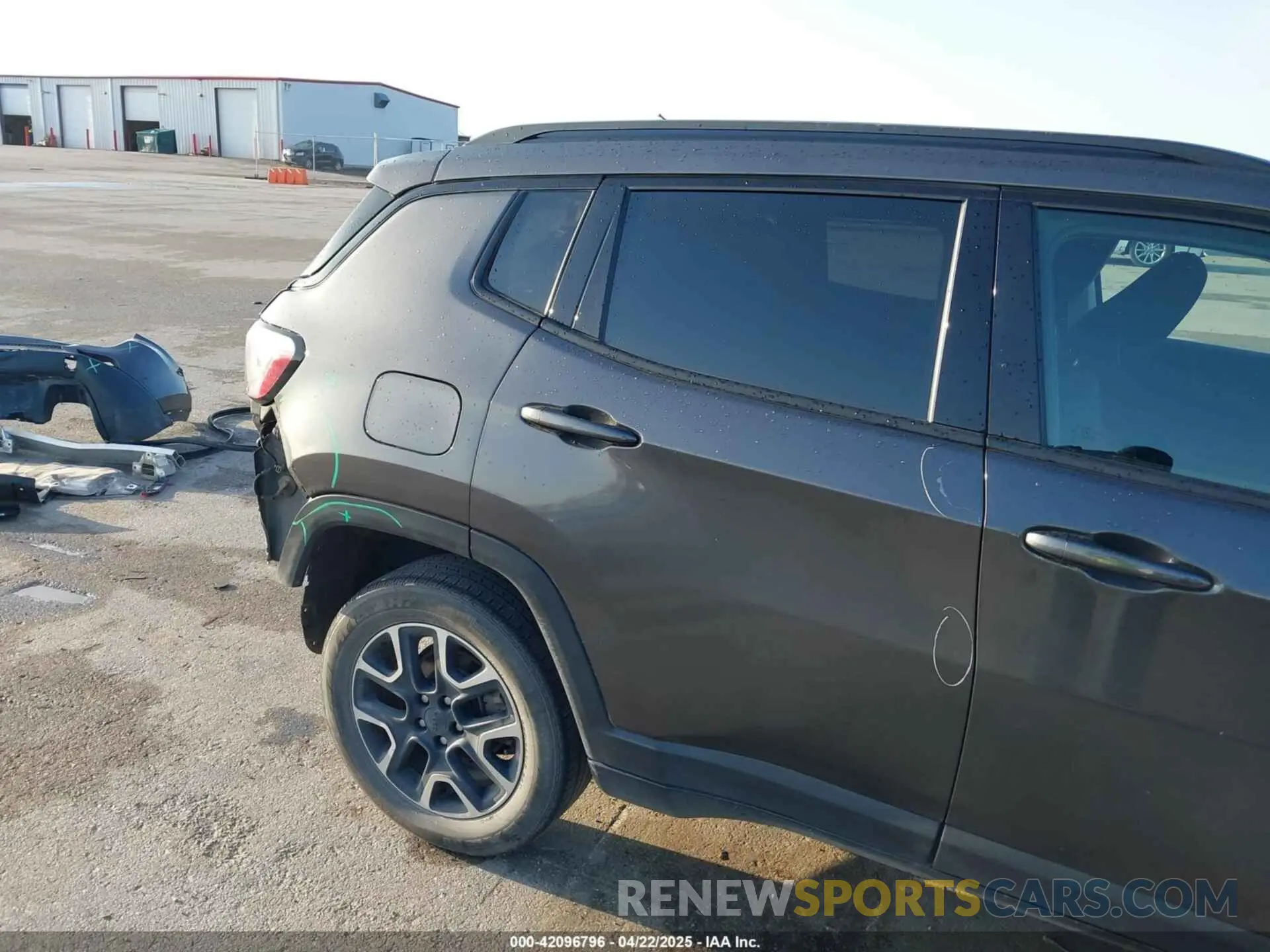 19 Photograph of a damaged car 3C4NJDAB3LT224171 JEEP COMPASS 2020