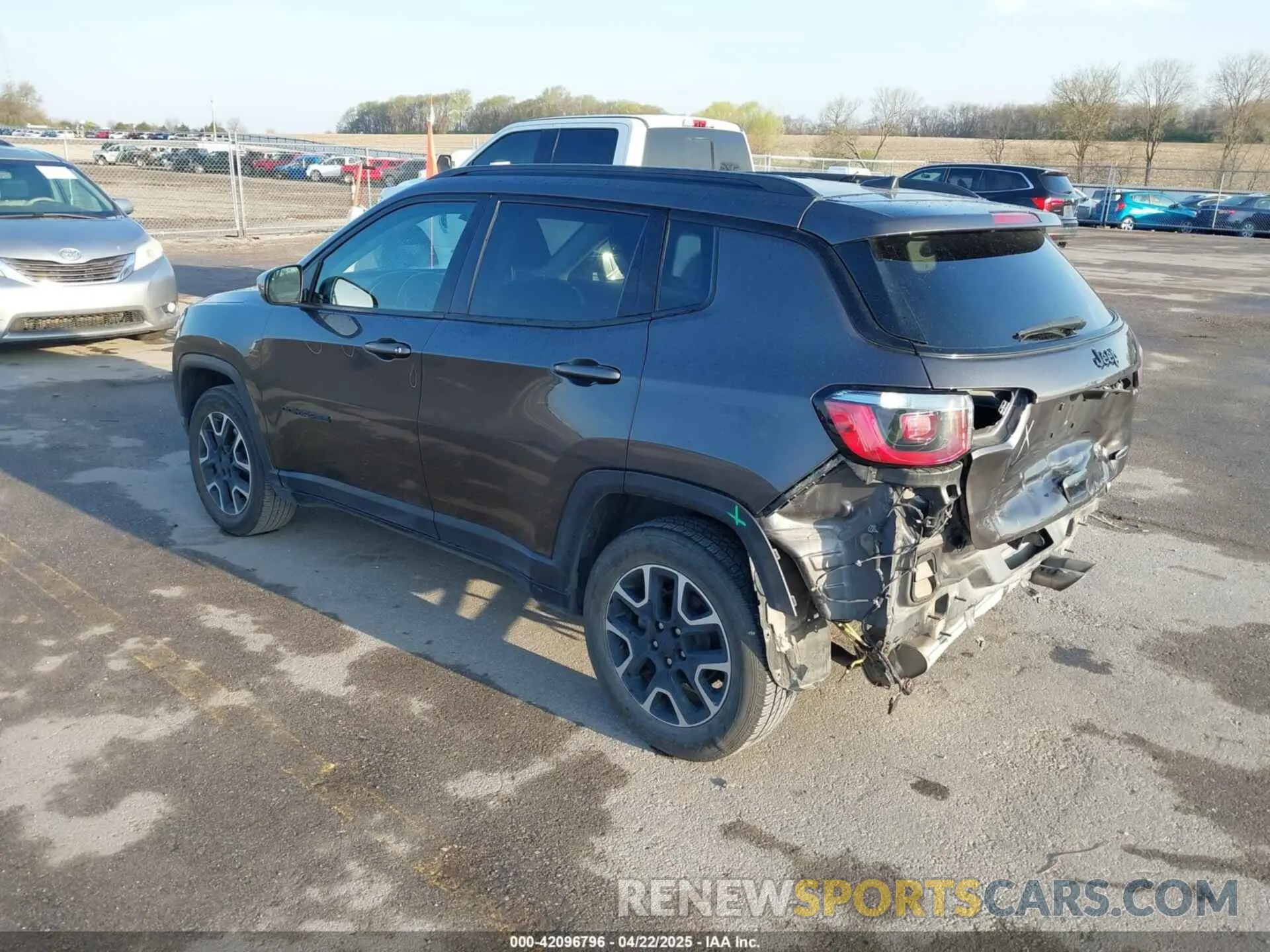 3 Photograph of a damaged car 3C4NJDAB3LT224171 JEEP COMPASS 2020
