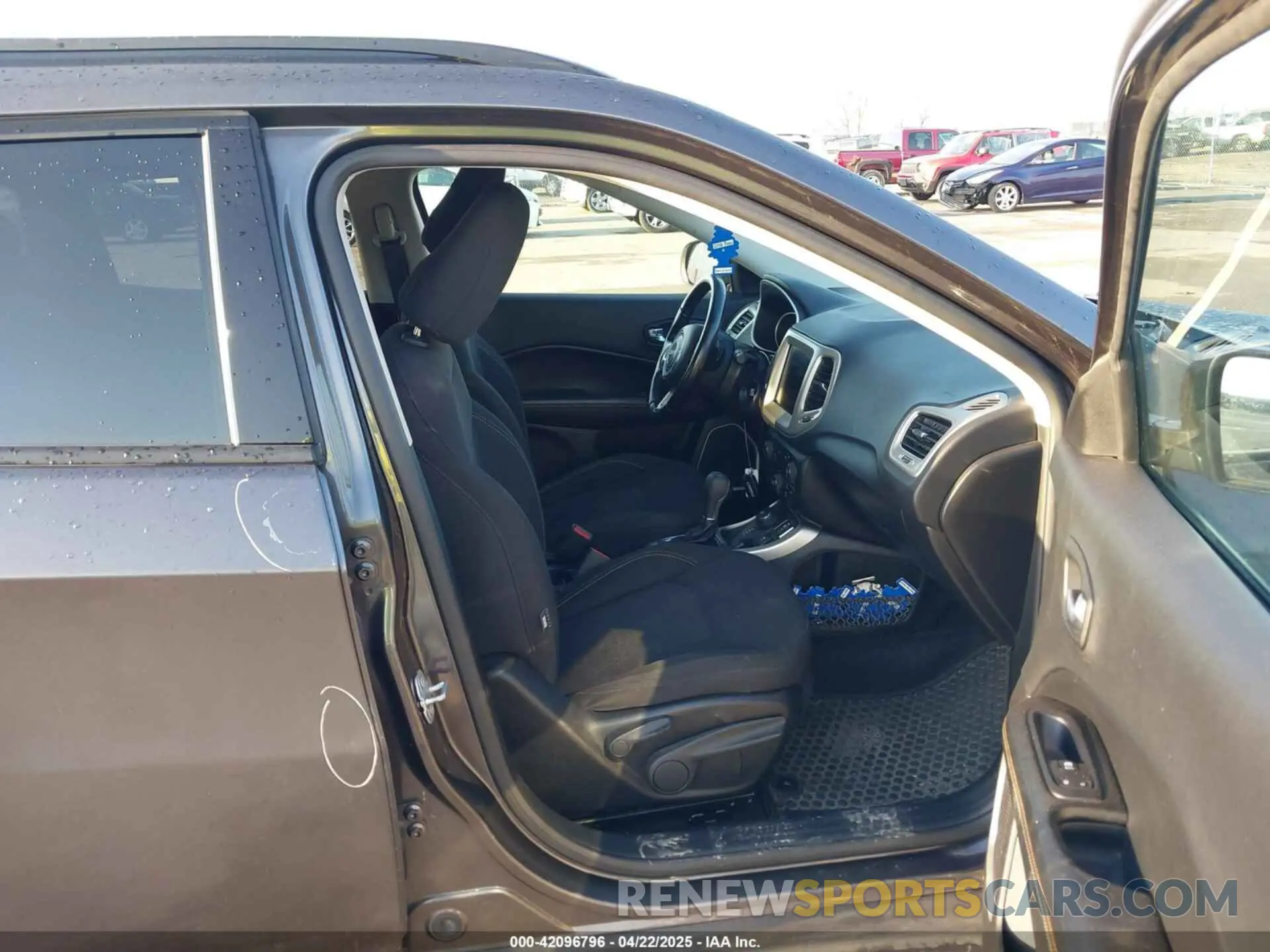 5 Photograph of a damaged car 3C4NJDAB3LT224171 JEEP COMPASS 2020