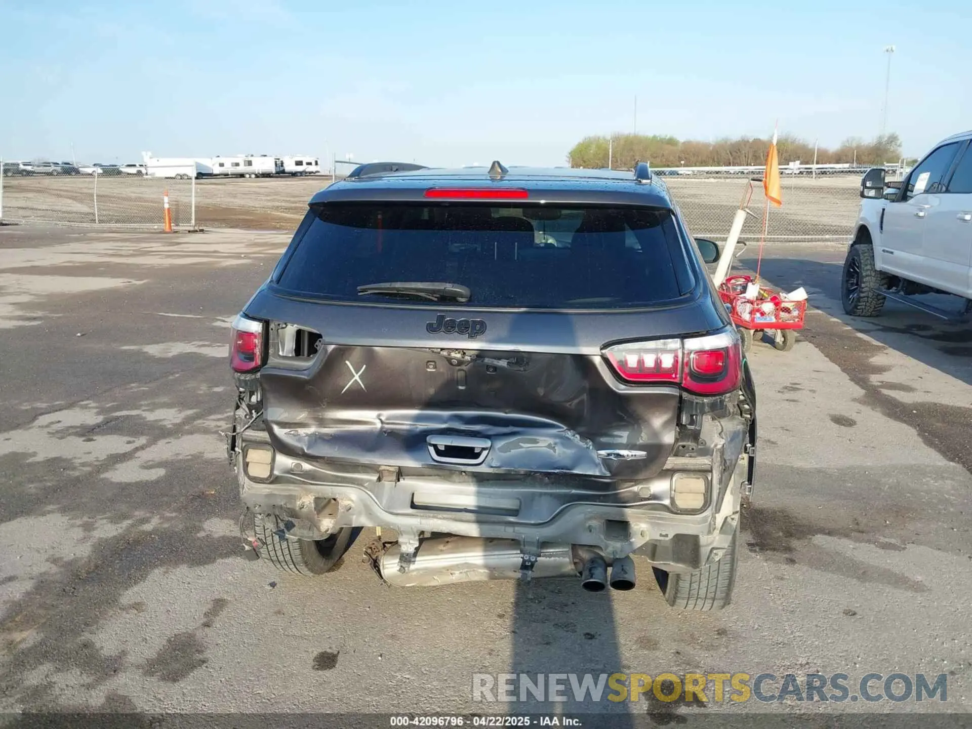 6 Photograph of a damaged car 3C4NJDAB3LT224171 JEEP COMPASS 2020