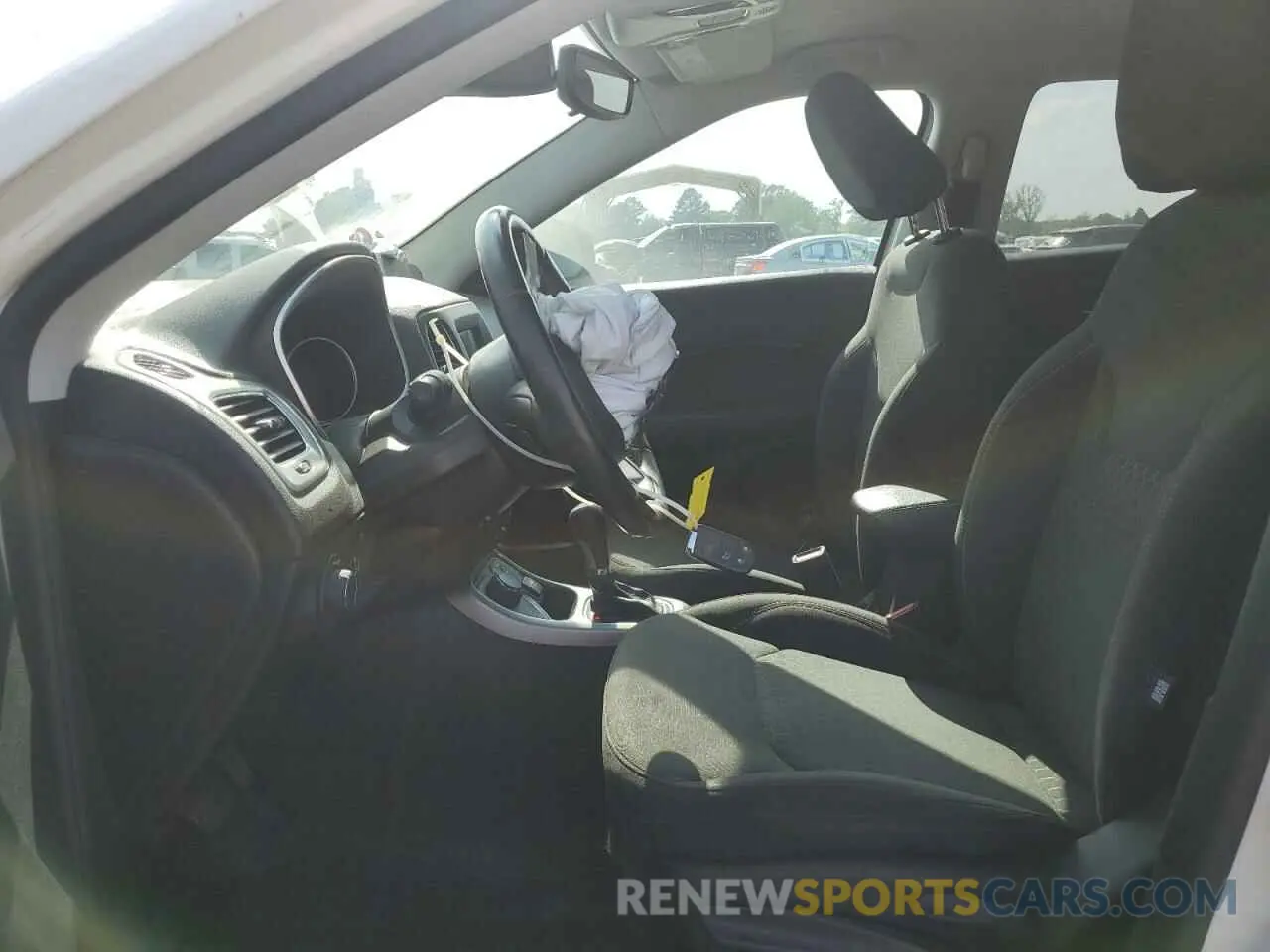 7 Photograph of a damaged car 3C4NJDAB8LT105015 JEEP COMPASS 2020