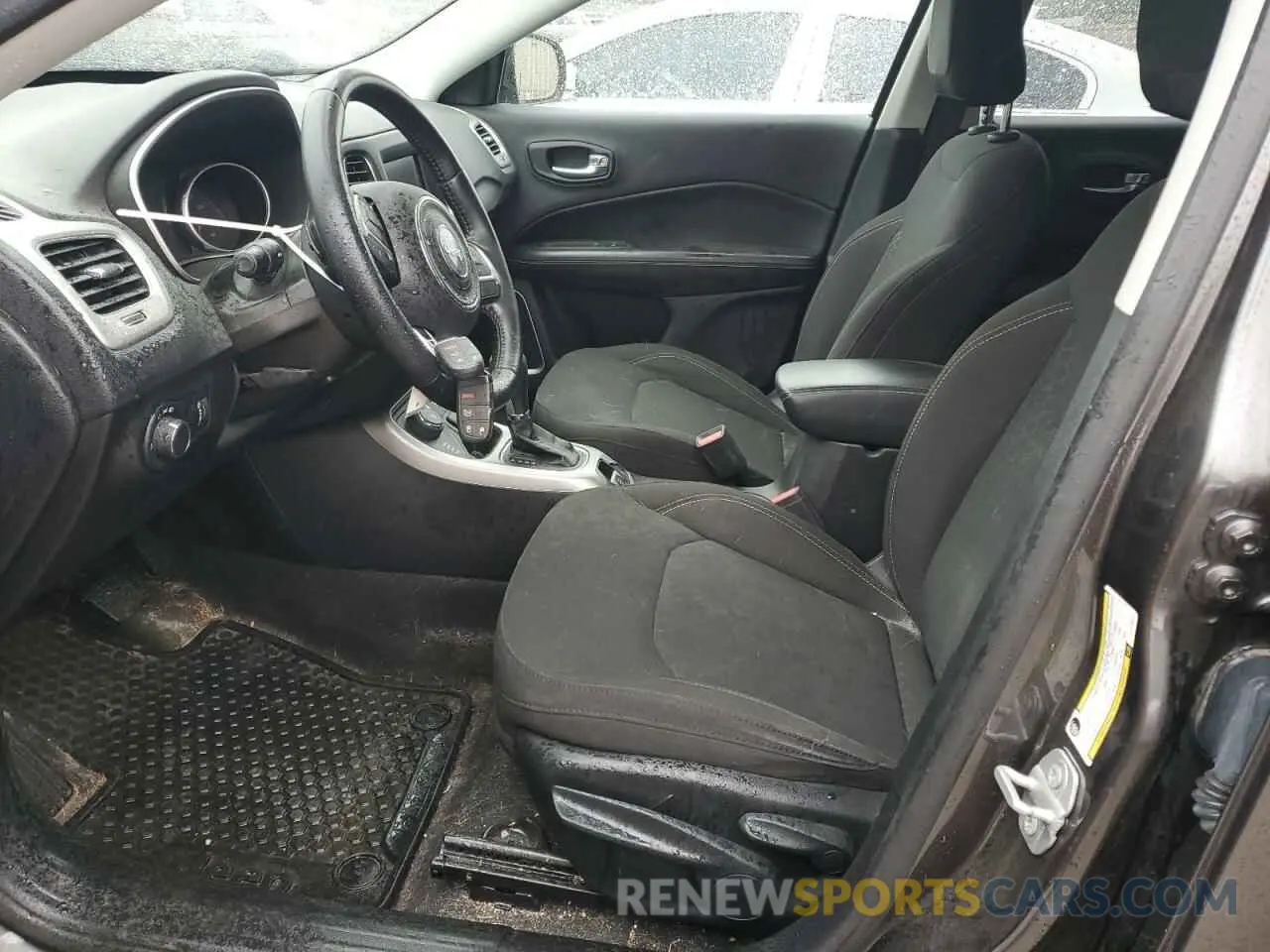7 Photograph of a damaged car 3C4NJDAB8LT210072 JEEP COMPASS 2020
