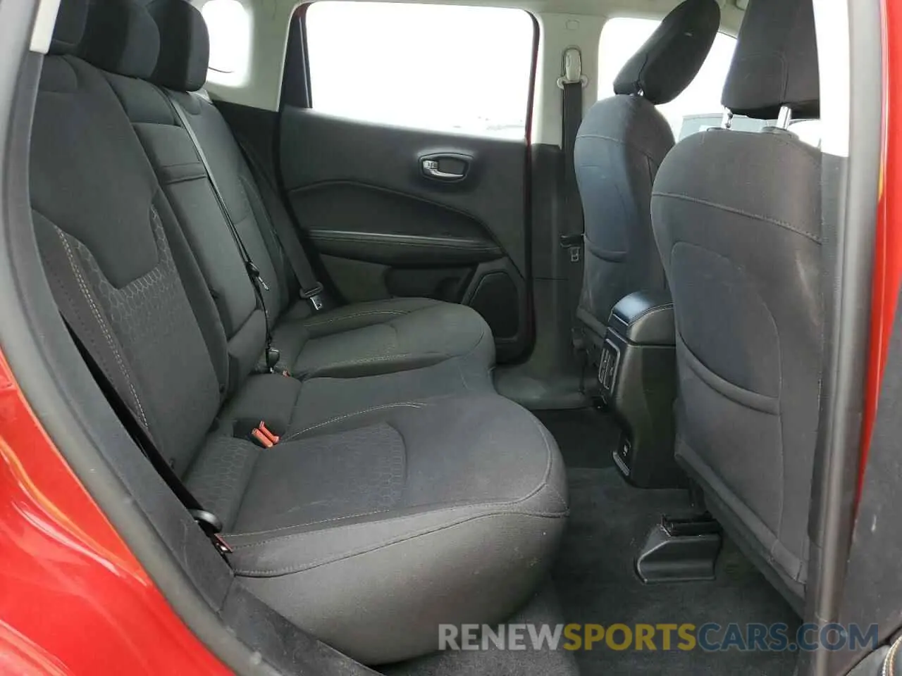 10 Photograph of a damaged car 3C4NJDAB9LT137584 JEEP COMPASS 2020