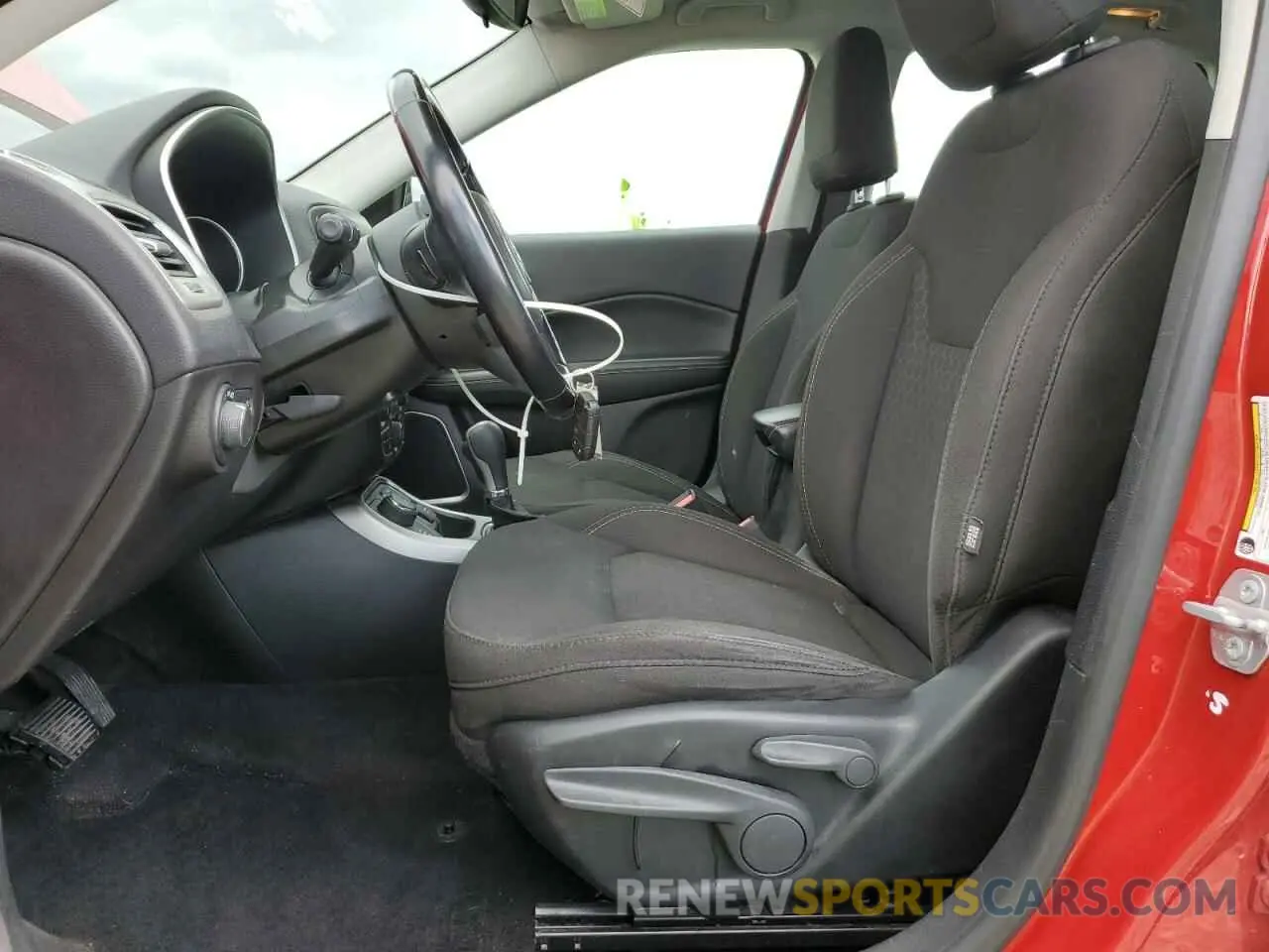 7 Photograph of a damaged car 3C4NJDAB9LT137584 JEEP COMPASS 2020