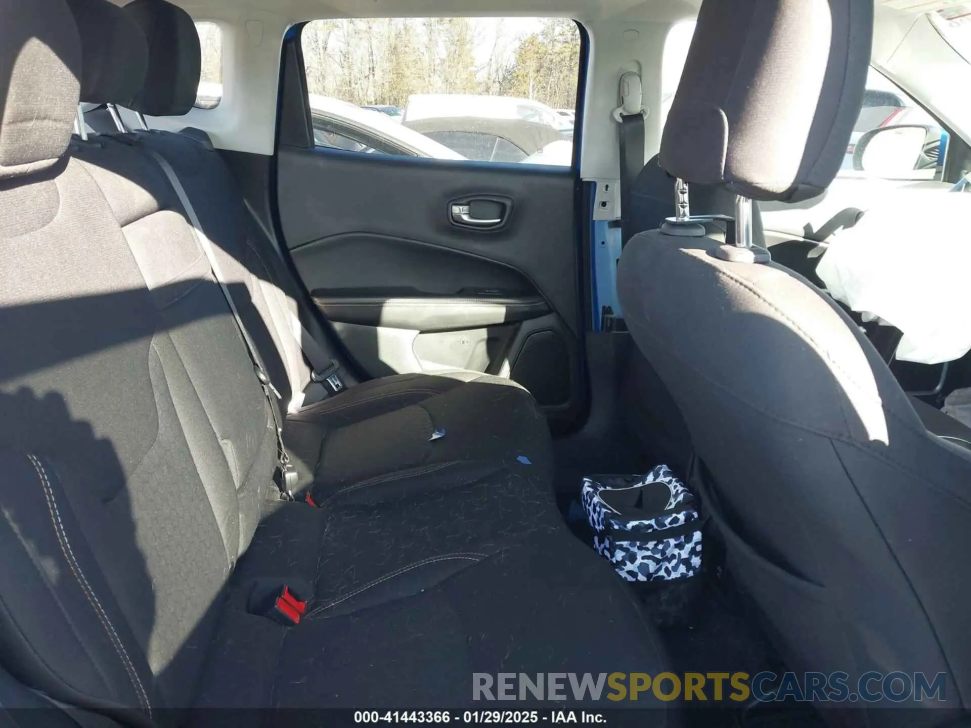 8 Photograph of a damaged car 3C4NJDABXLT156953 JEEP COMPASS 2020