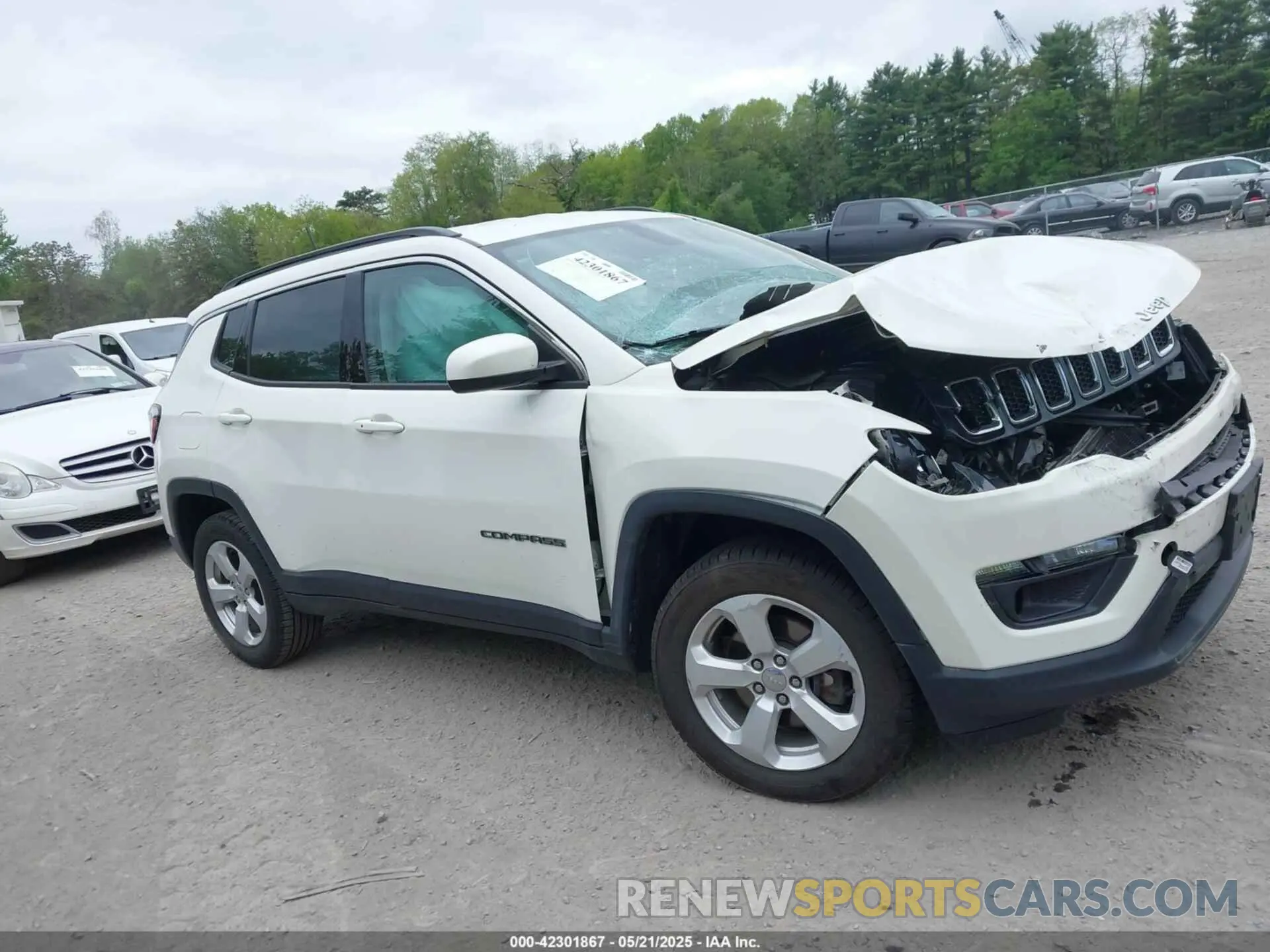 13 Photograph of a damaged car 3C4NJDBB0LT104648 JEEP COMPASS 2020