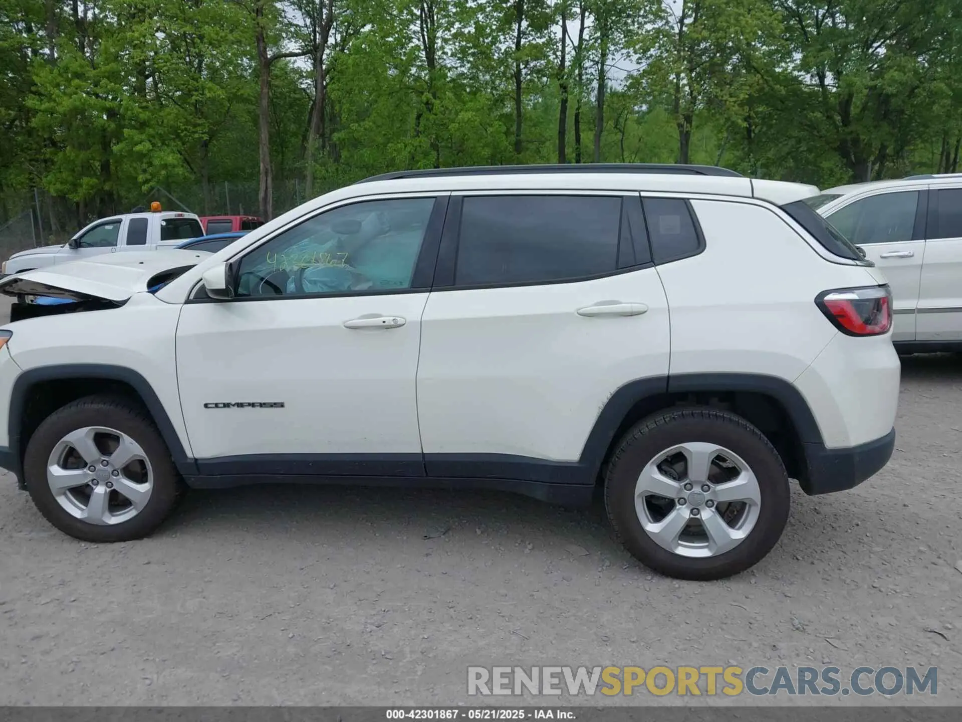 14 Photograph of a damaged car 3C4NJDBB0LT104648 JEEP COMPASS 2020