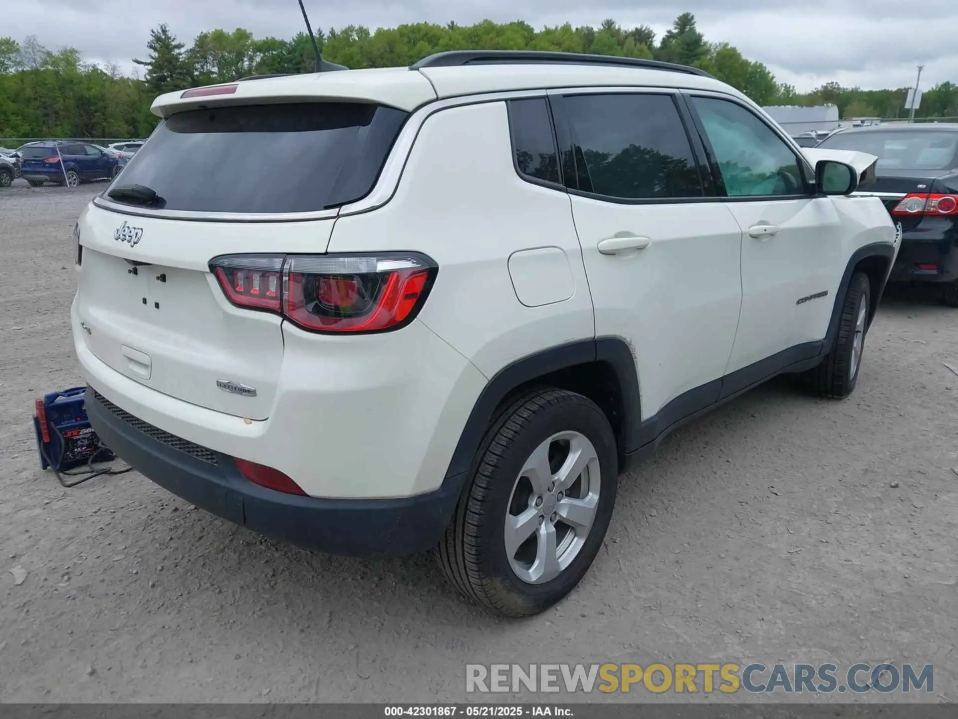 4 Photograph of a damaged car 3C4NJDBB0LT104648 JEEP COMPASS 2020