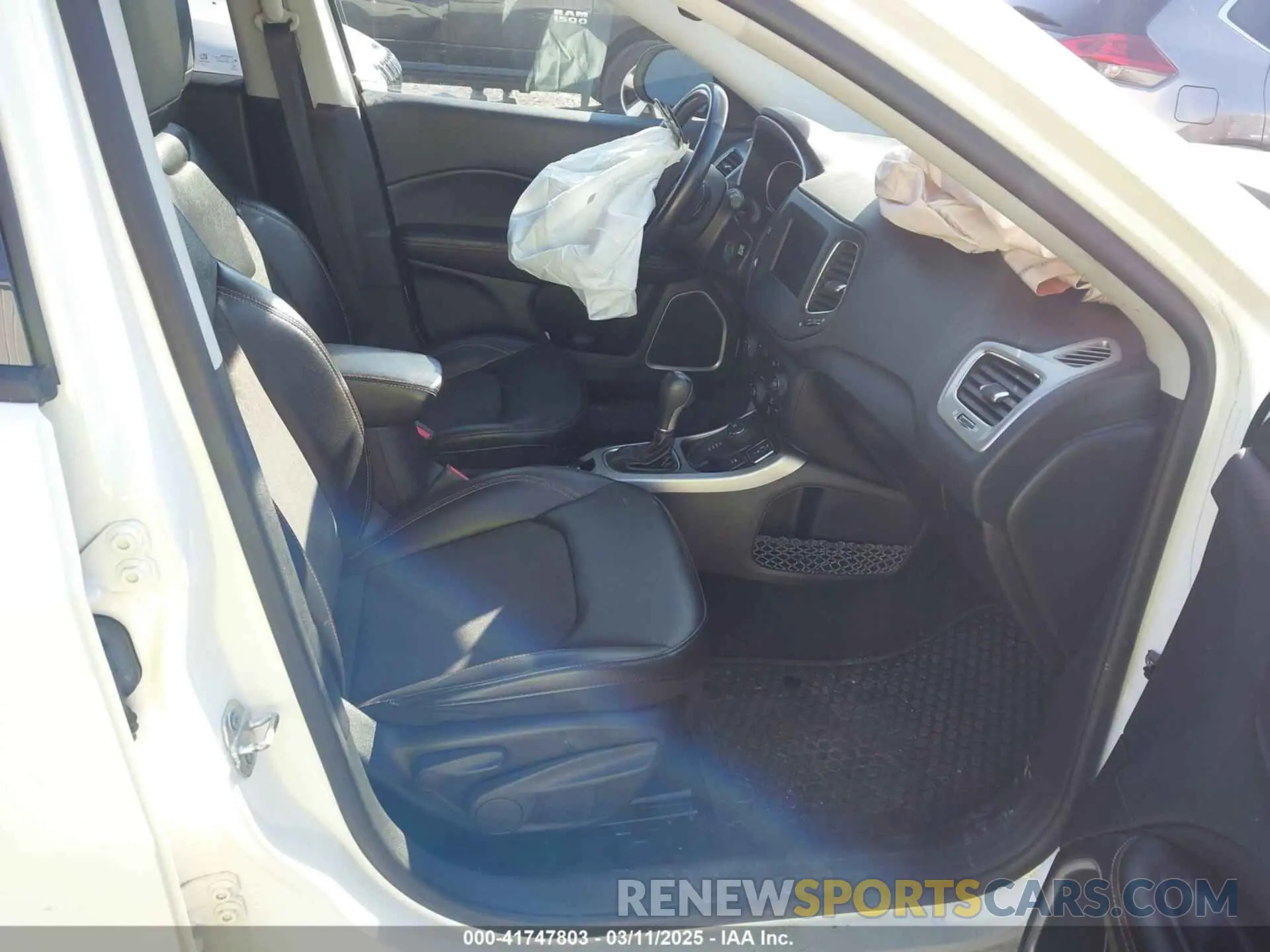 5 Photograph of a damaged car 3C4NJDBB0LT145359 JEEP COMPASS 2020