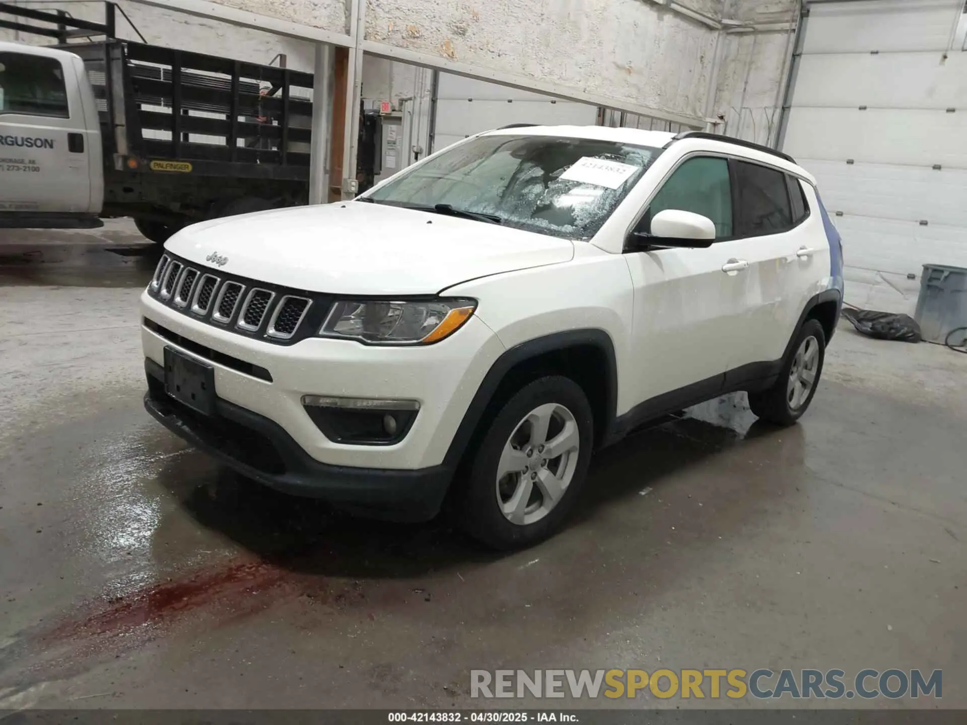 2 Photograph of a damaged car 3C4NJDBB0LT192598 JEEP COMPASS 2020