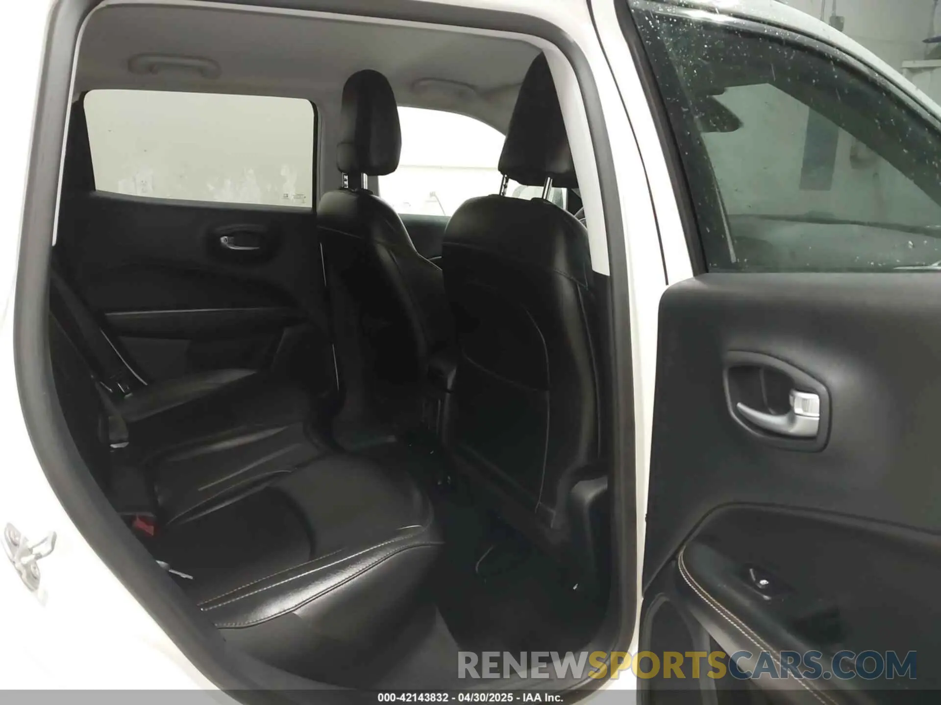 8 Photograph of a damaged car 3C4NJDBB0LT192598 JEEP COMPASS 2020