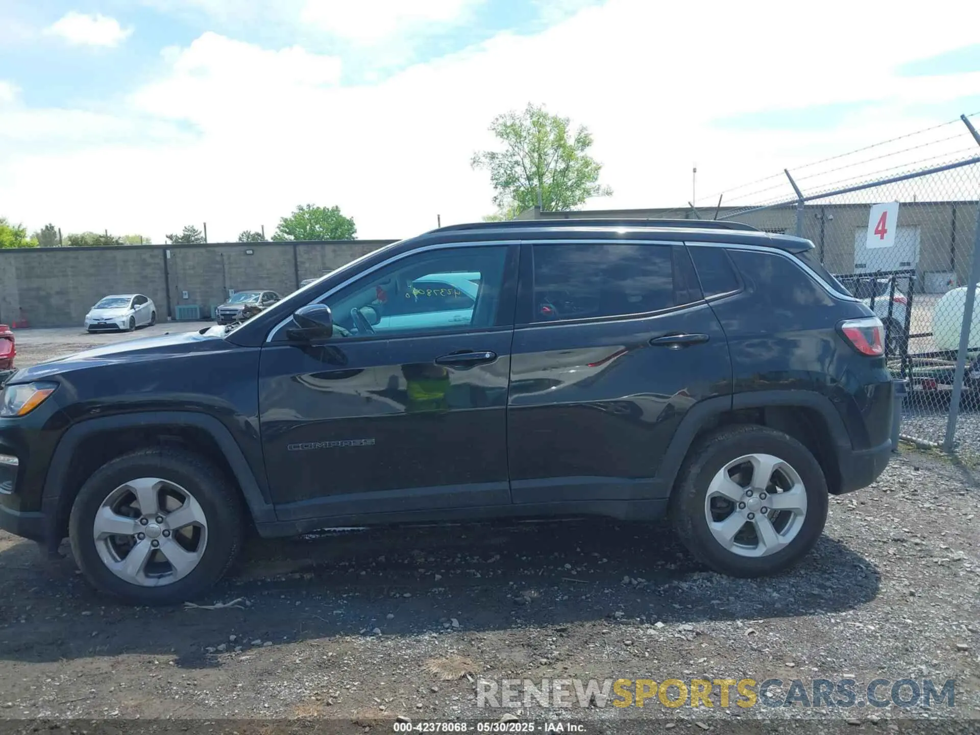 14 Photograph of a damaged car 3C4NJDBB1LT133043 JEEP COMPASS 2020