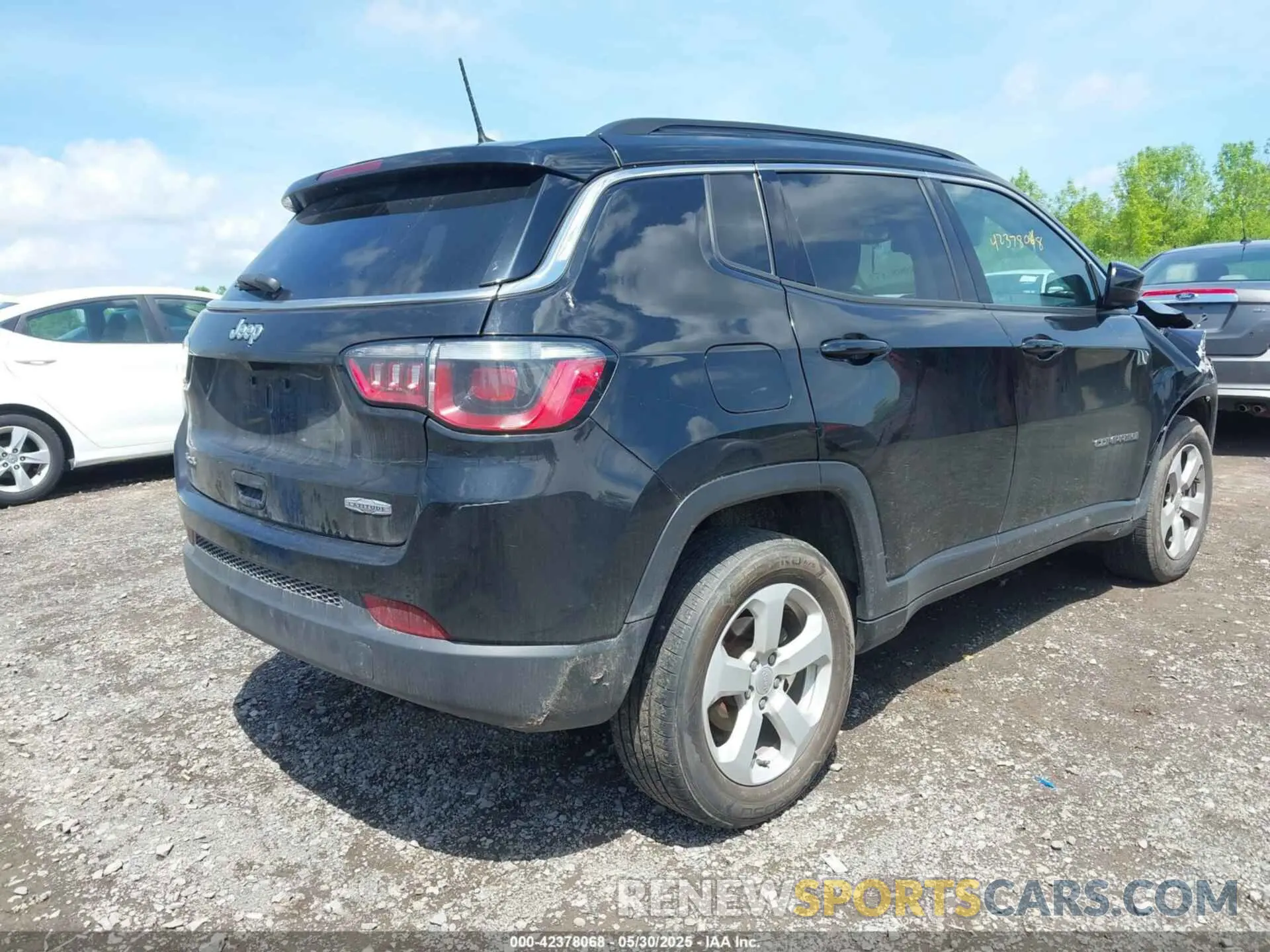 4 Photograph of a damaged car 3C4NJDBB1LT133043 JEEP COMPASS 2020