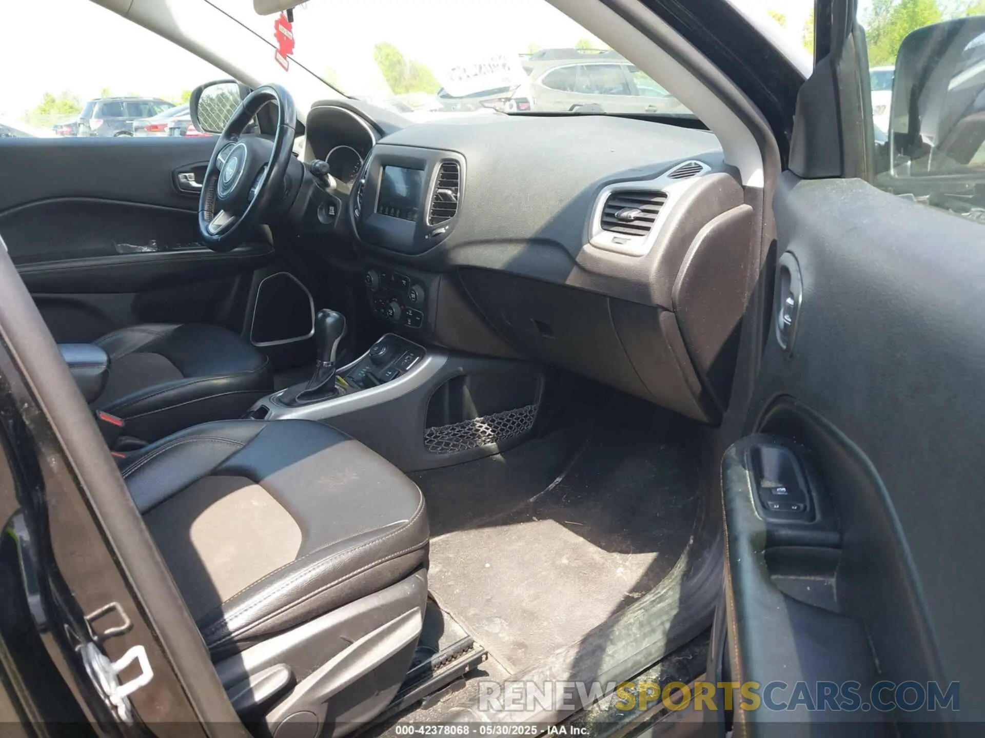 5 Photograph of a damaged car 3C4NJDBB1LT133043 JEEP COMPASS 2020
