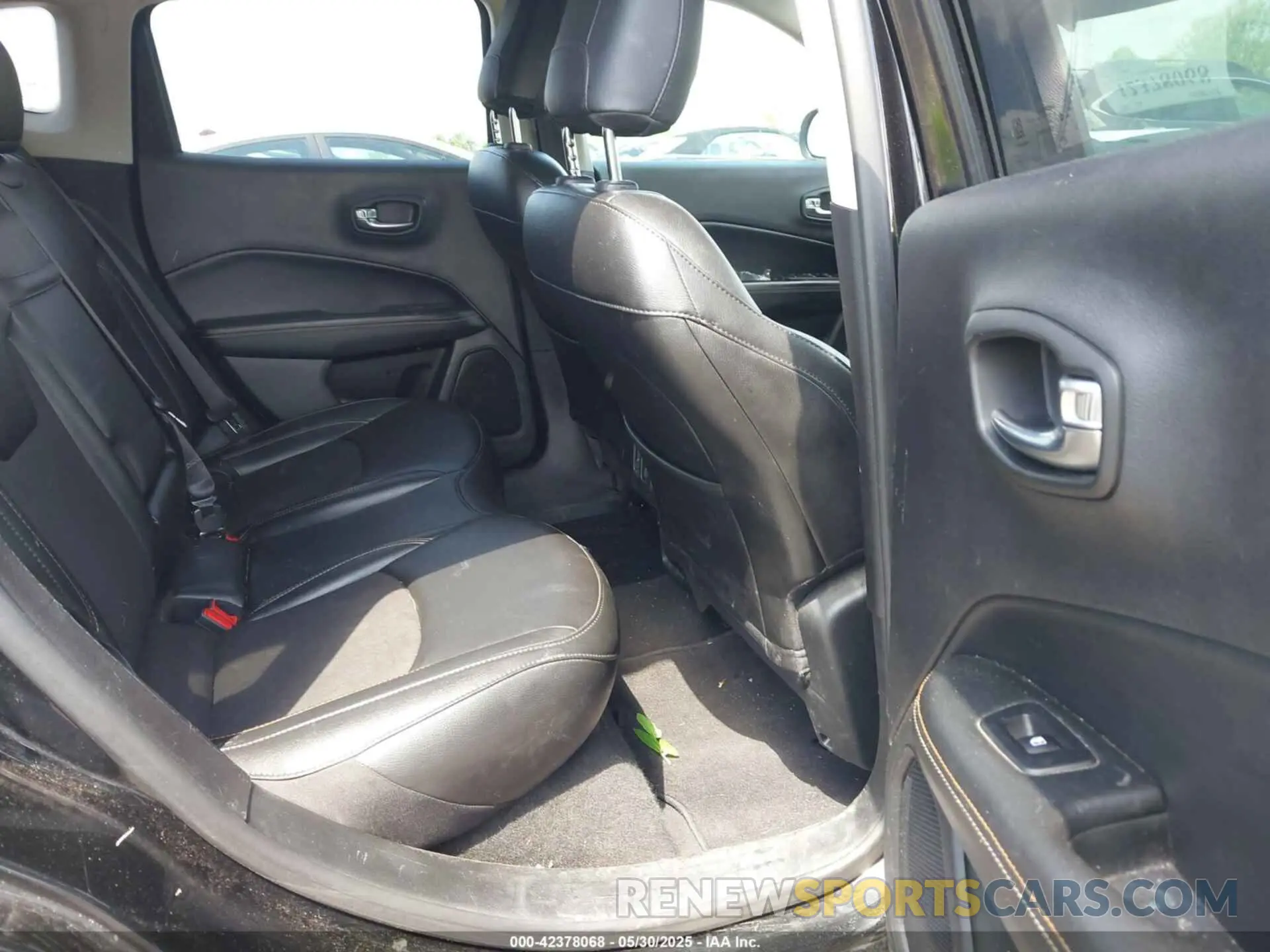 8 Photograph of a damaged car 3C4NJDBB1LT133043 JEEP COMPASS 2020