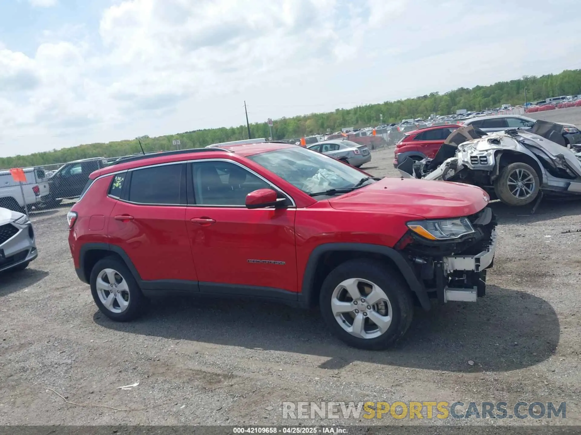 13 Photograph of a damaged car 3C4NJDBB1LT135570 JEEP COMPASS 2020