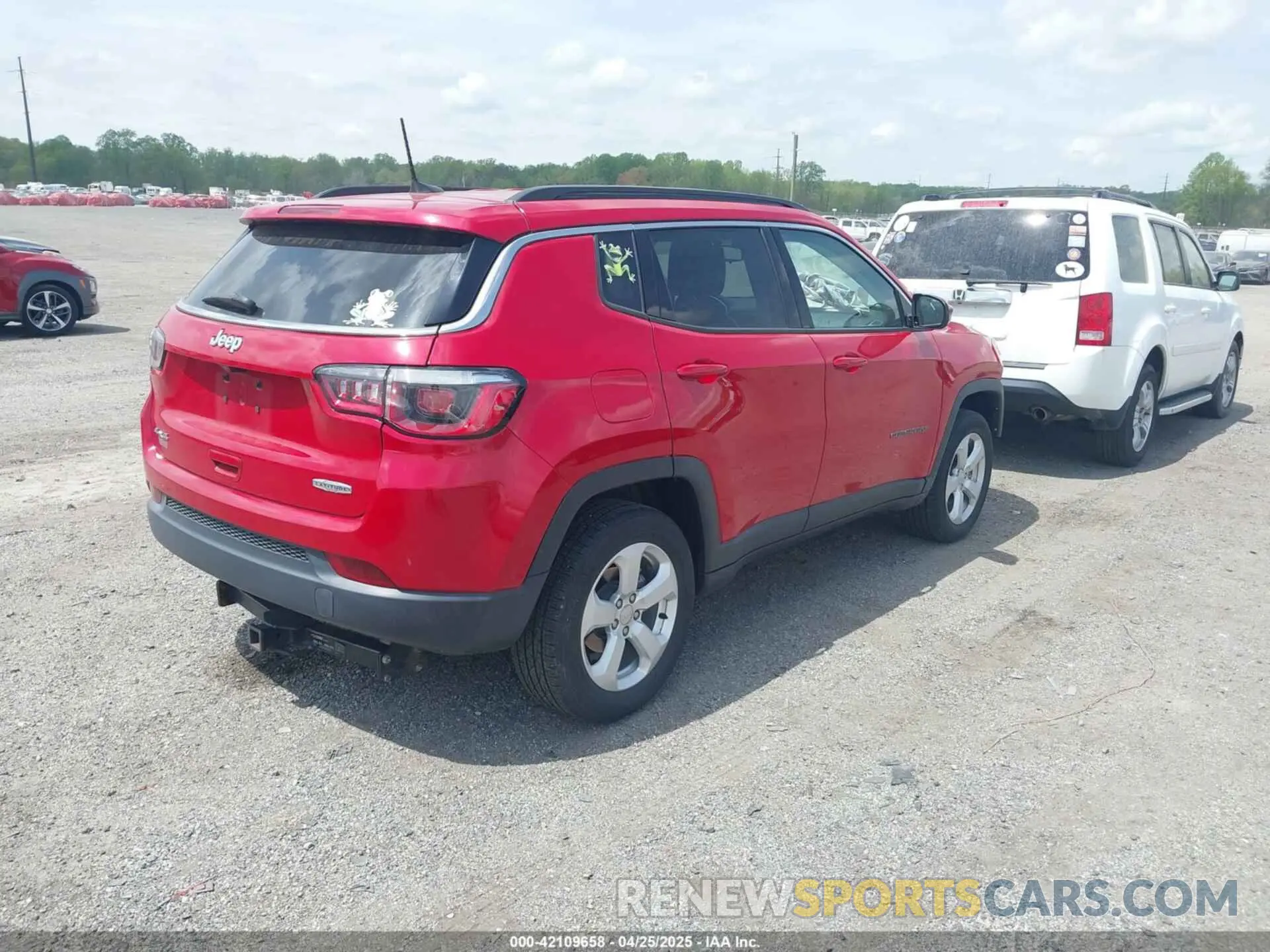 4 Photograph of a damaged car 3C4NJDBB1LT135570 JEEP COMPASS 2020