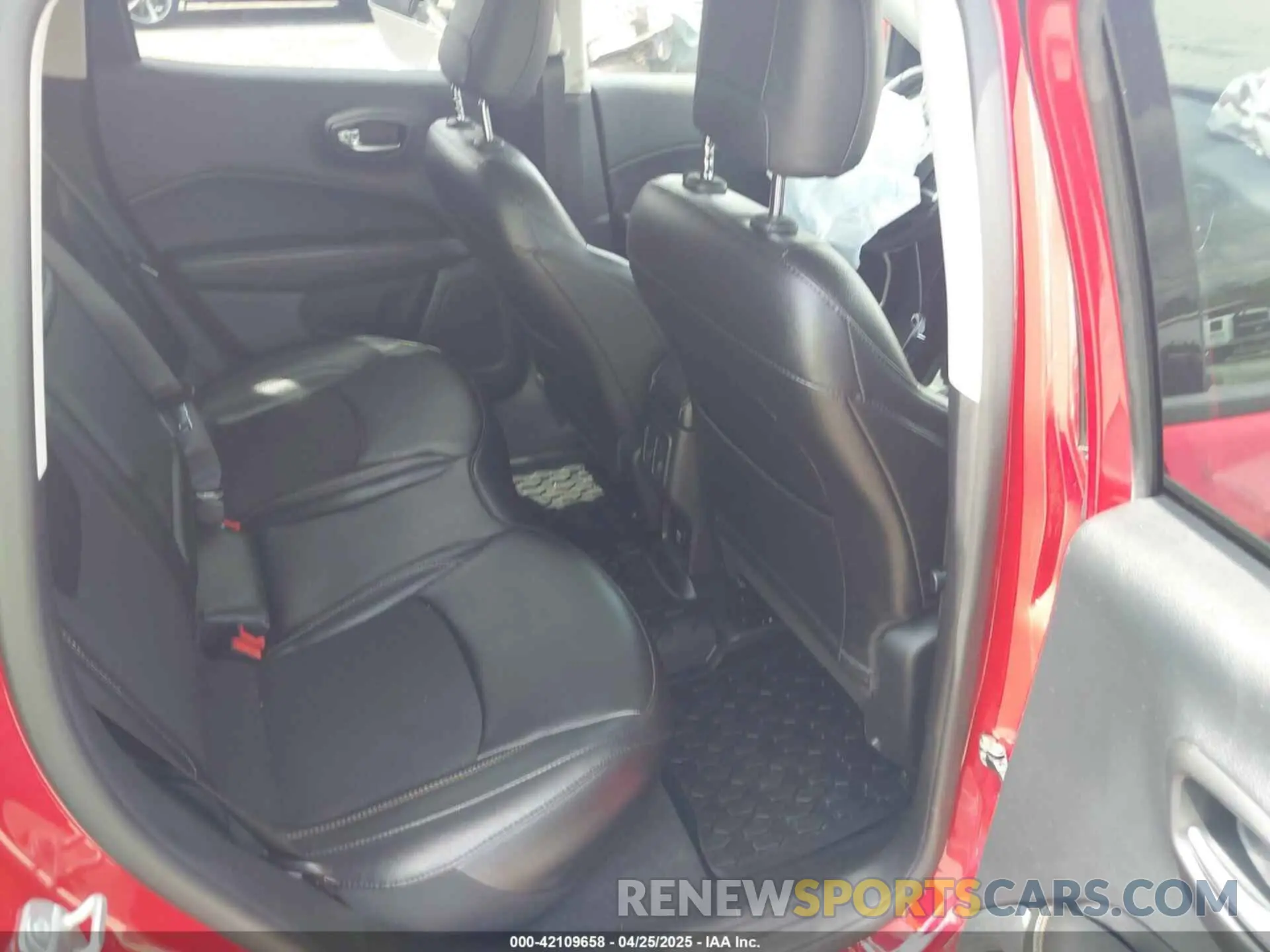 8 Photograph of a damaged car 3C4NJDBB1LT135570 JEEP COMPASS 2020