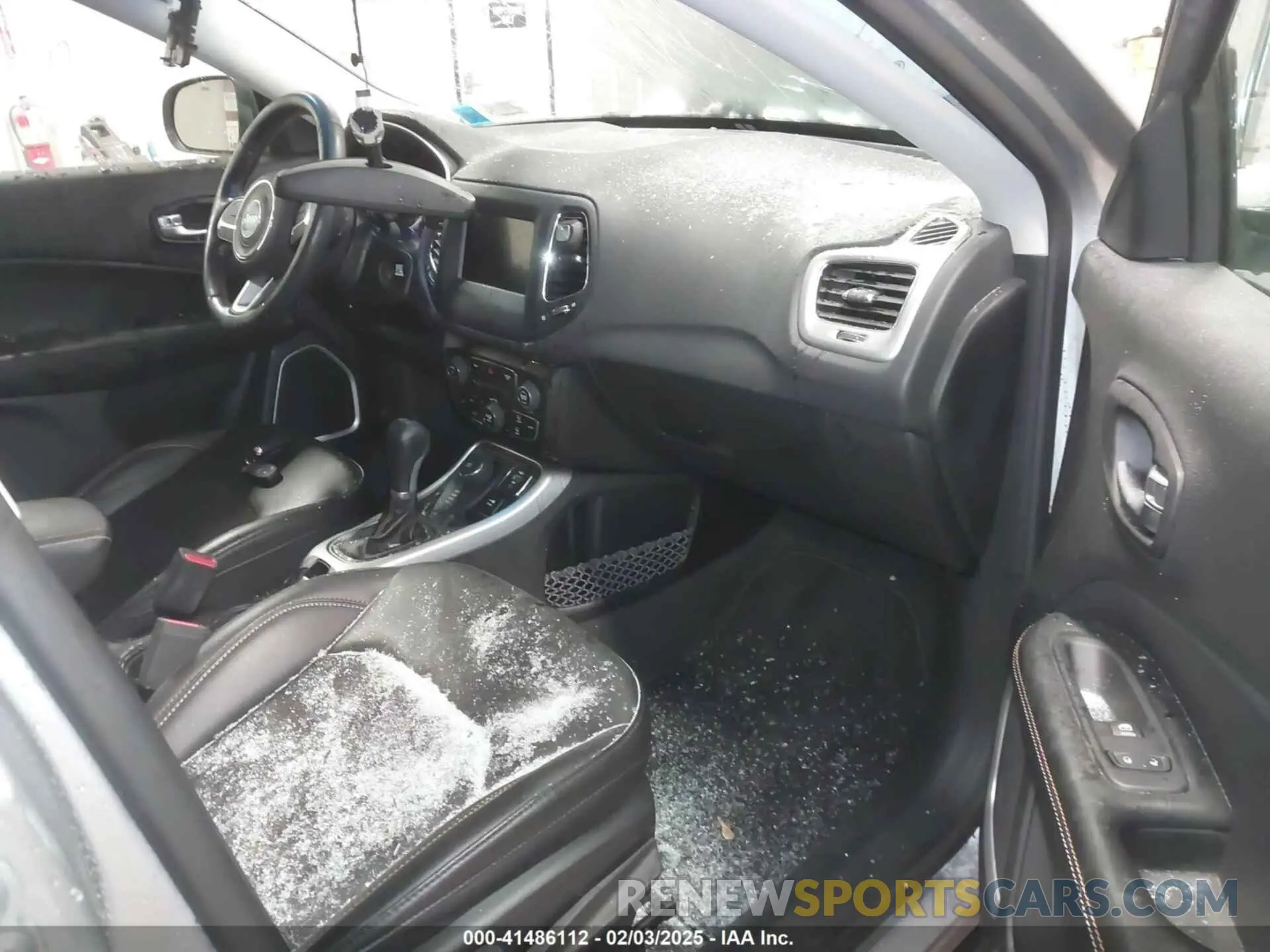 5 Photograph of a damaged car 3C4NJDBB1LT155169 JEEP COMPASS 2020