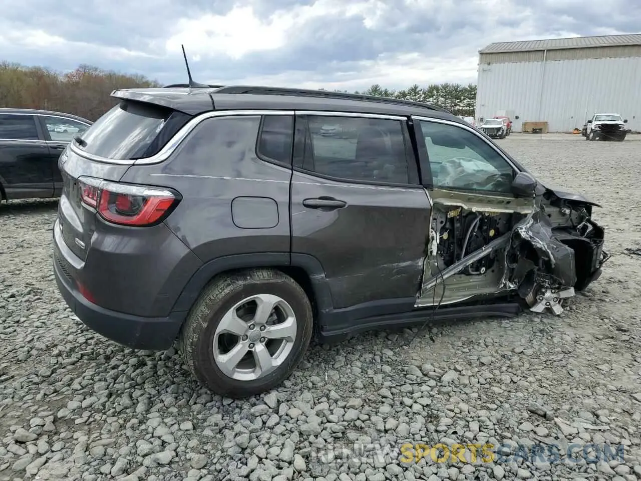 3 Photograph of a damaged car 3C4NJDBB1LT205116 JEEP COMPASS 2020